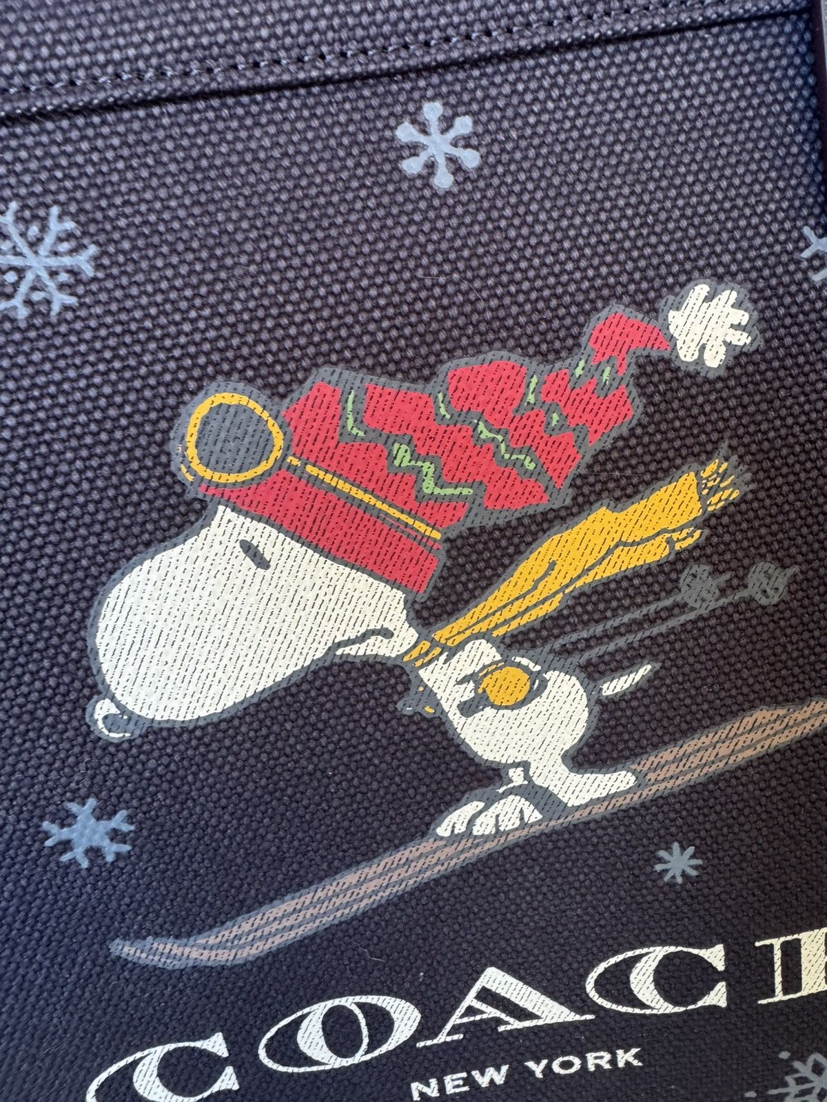 Coach NWT Coach CE632 X Peanuts Large Tote 38 With Snoopy Ski Size ONE SIZE - 6 Thumbnail