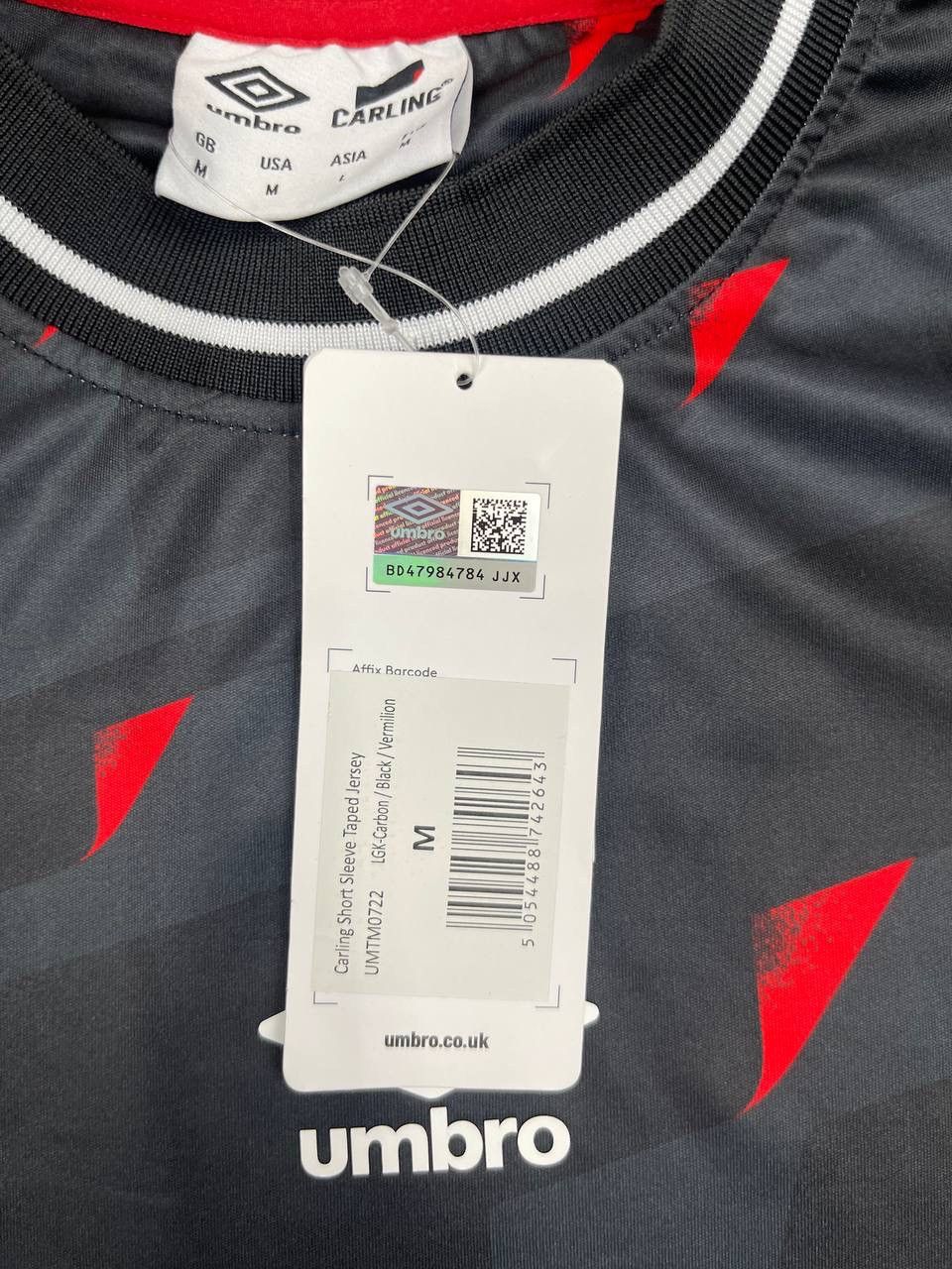 Umbro Umbro NWT Men Polyester Football Jersey Black Red Size M Size US M / EU 48-50 / 2 - 5 Thumbnail