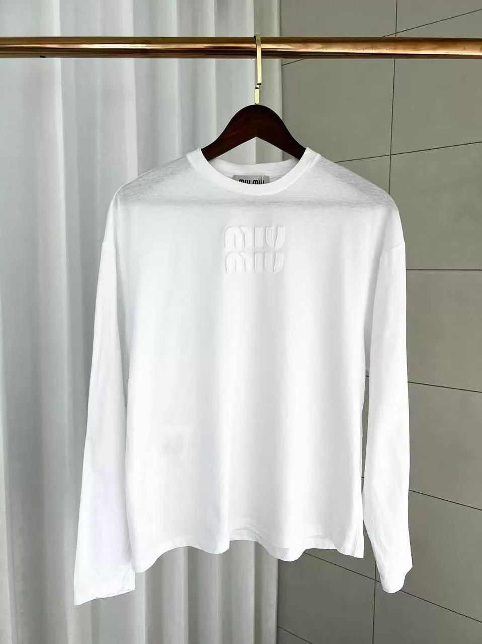 Miu Miu MIU MIU White Logo Oversized Tee XS Size XS / US 0-2 / IT 36-38 - 1 Thumbnail
