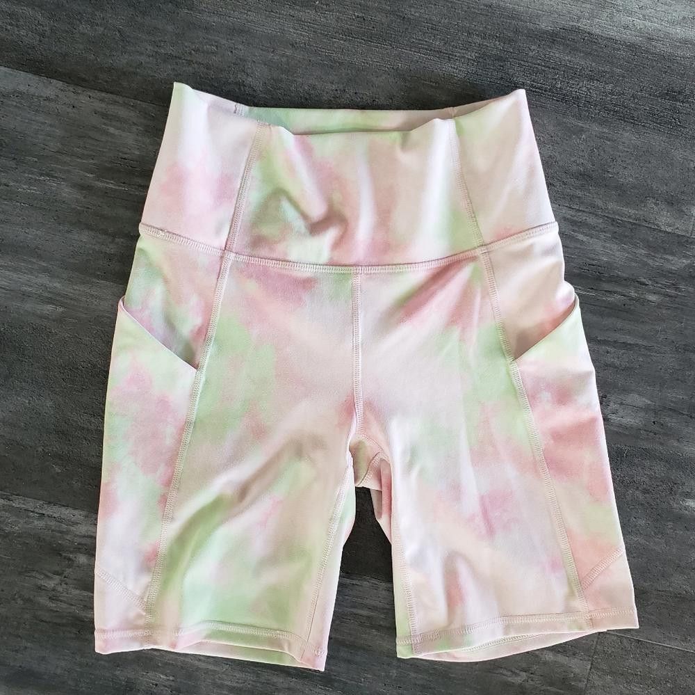 Fabletics Pixie Ethereal Fabletics Oasis High Waisted Pocket Short Size 26" / US 2 / IT 38 - 1 Thumbnail