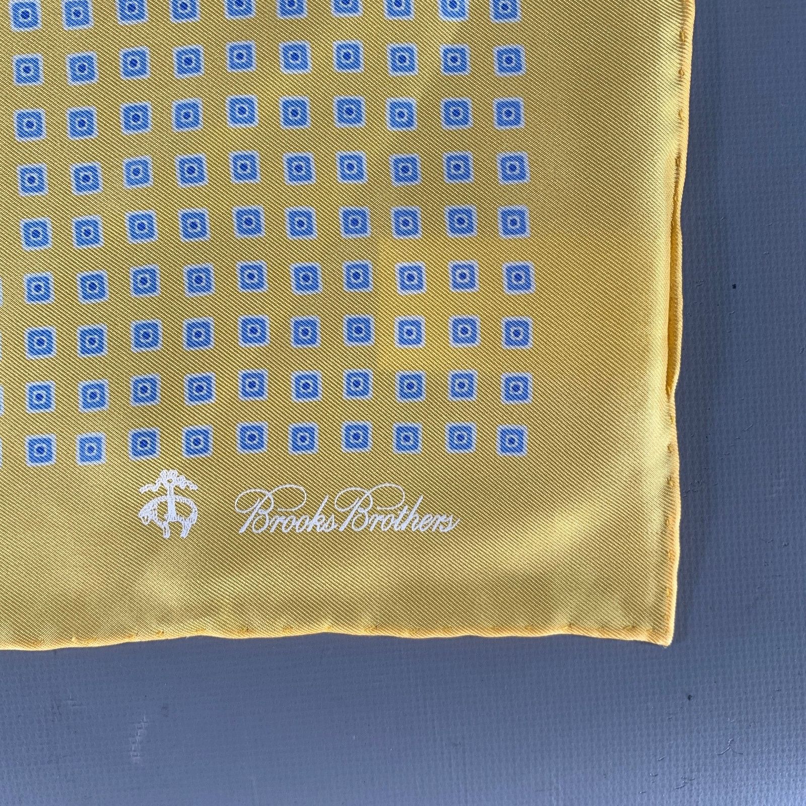 Brooks Brothers BROOKS BROTHERS Yellow Blue Geometric Silk Pocket Square Size ONE SIZE - 2 Thumbnail