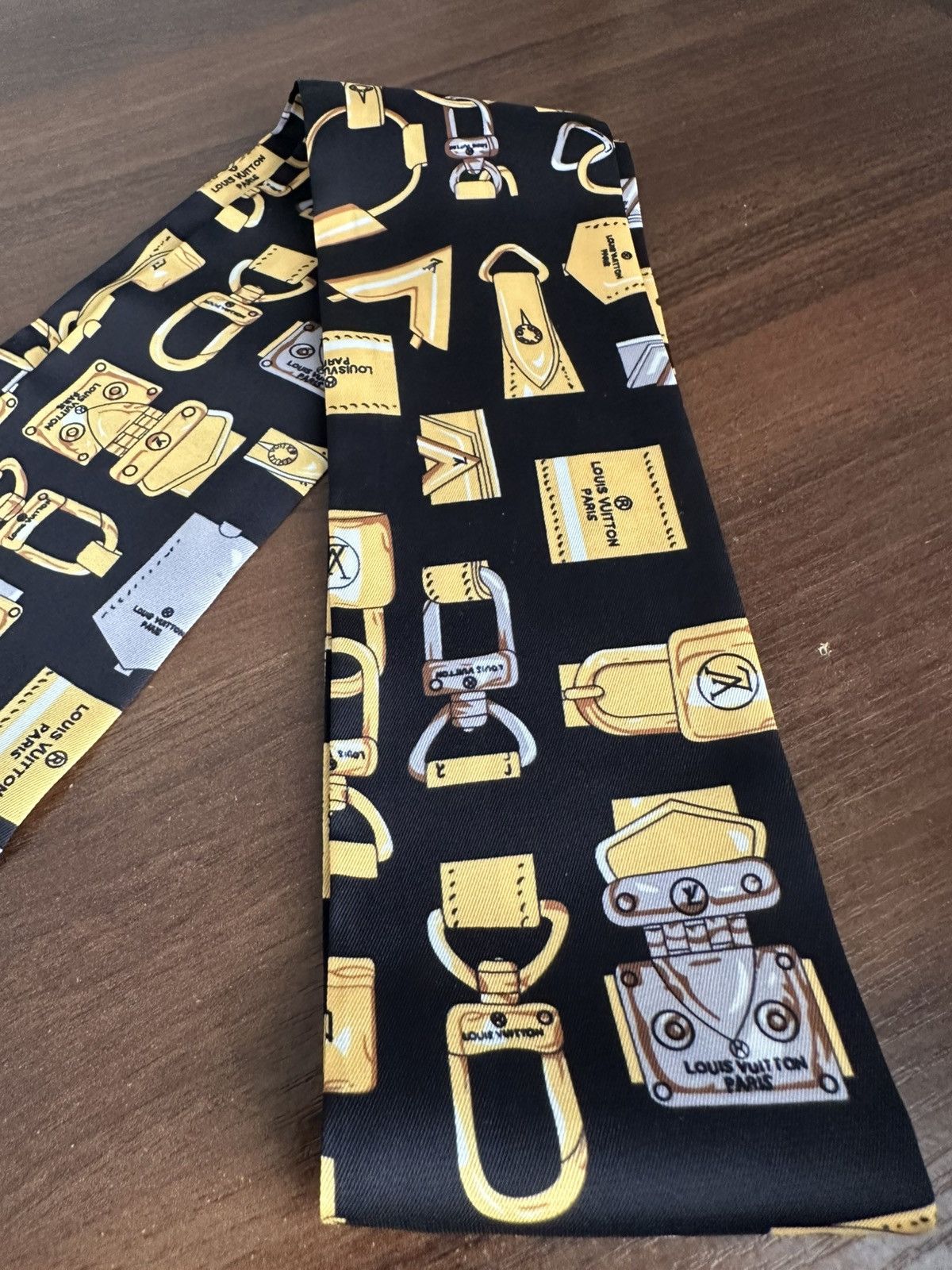Louis Vuitton Bandeau silk scarf Louis Vuitton Black in Silk Size ONE SIZE - 3 Thumbnail