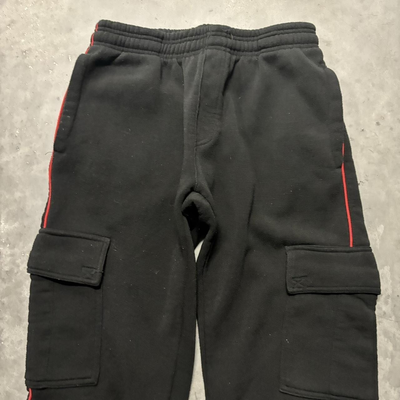 Japanese Brand Vintage Y2K/2000s Baggy Black and Red Cargo Sweatpants! Size US 32 / EU 48 - 4 Thumbnail