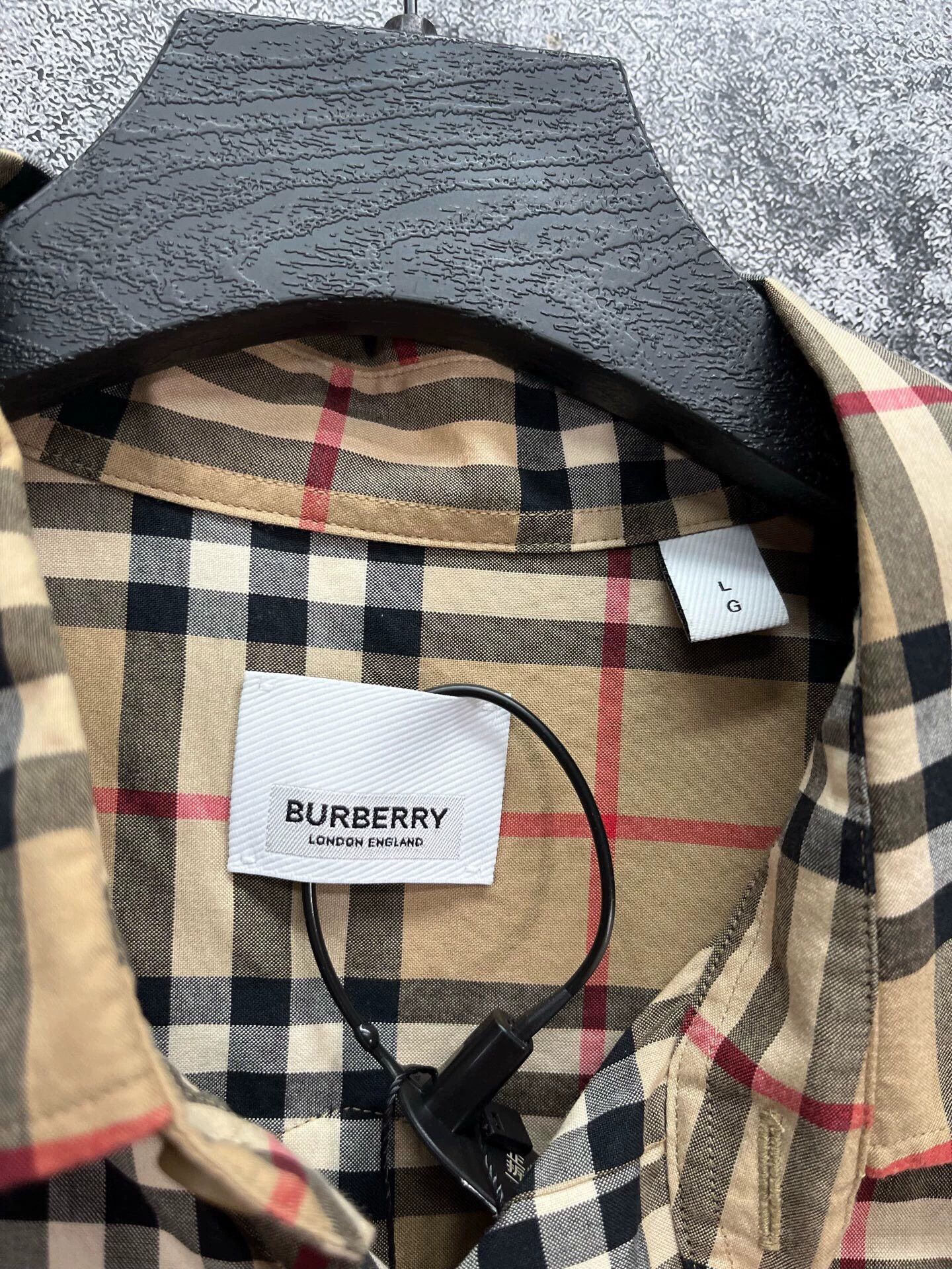 Burberry Burberry embroidered badge shirt L 99 new worn 1x Size US L / EU 52-54 / 3 - 3 Thumbnail