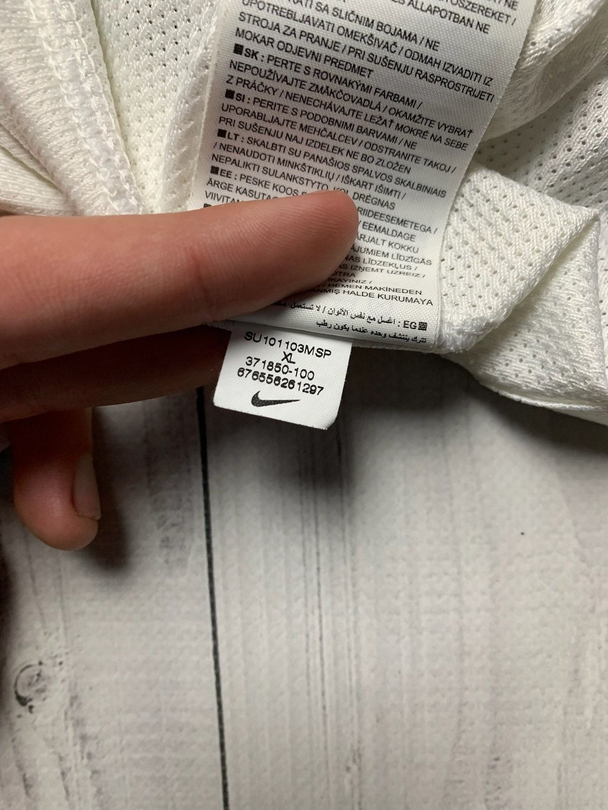 Nike × Vintage Vintage Brazil Nike soccer jersey white 2010 big logo XL Size US XL / EU 56 / 4 - 7 Thumbnail