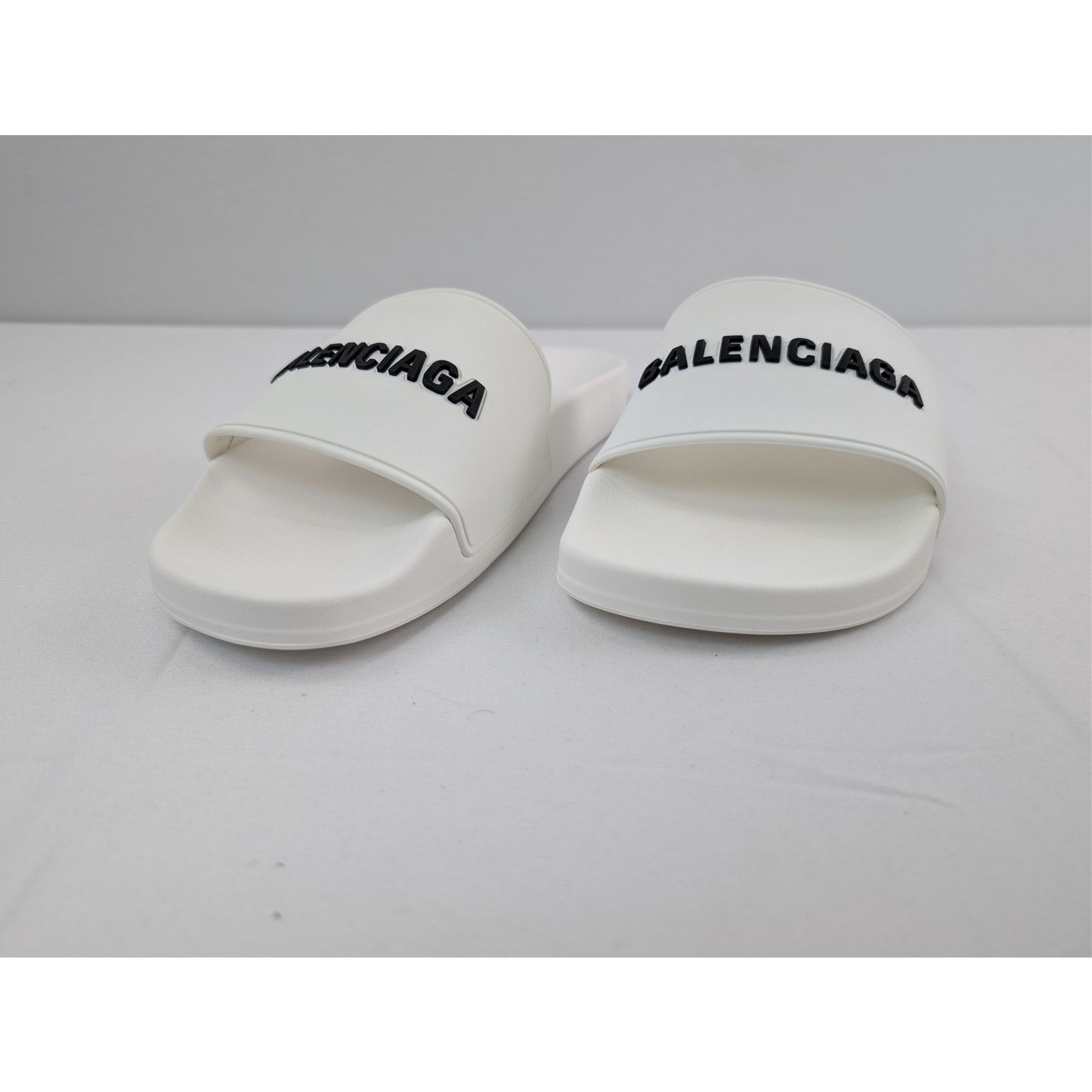 Balenciaga o1rshd1 Q:2 /Pool Slides Rubber Logo Slippers in White/Black Size US 9 / EU 42 - 7 Thumbnail