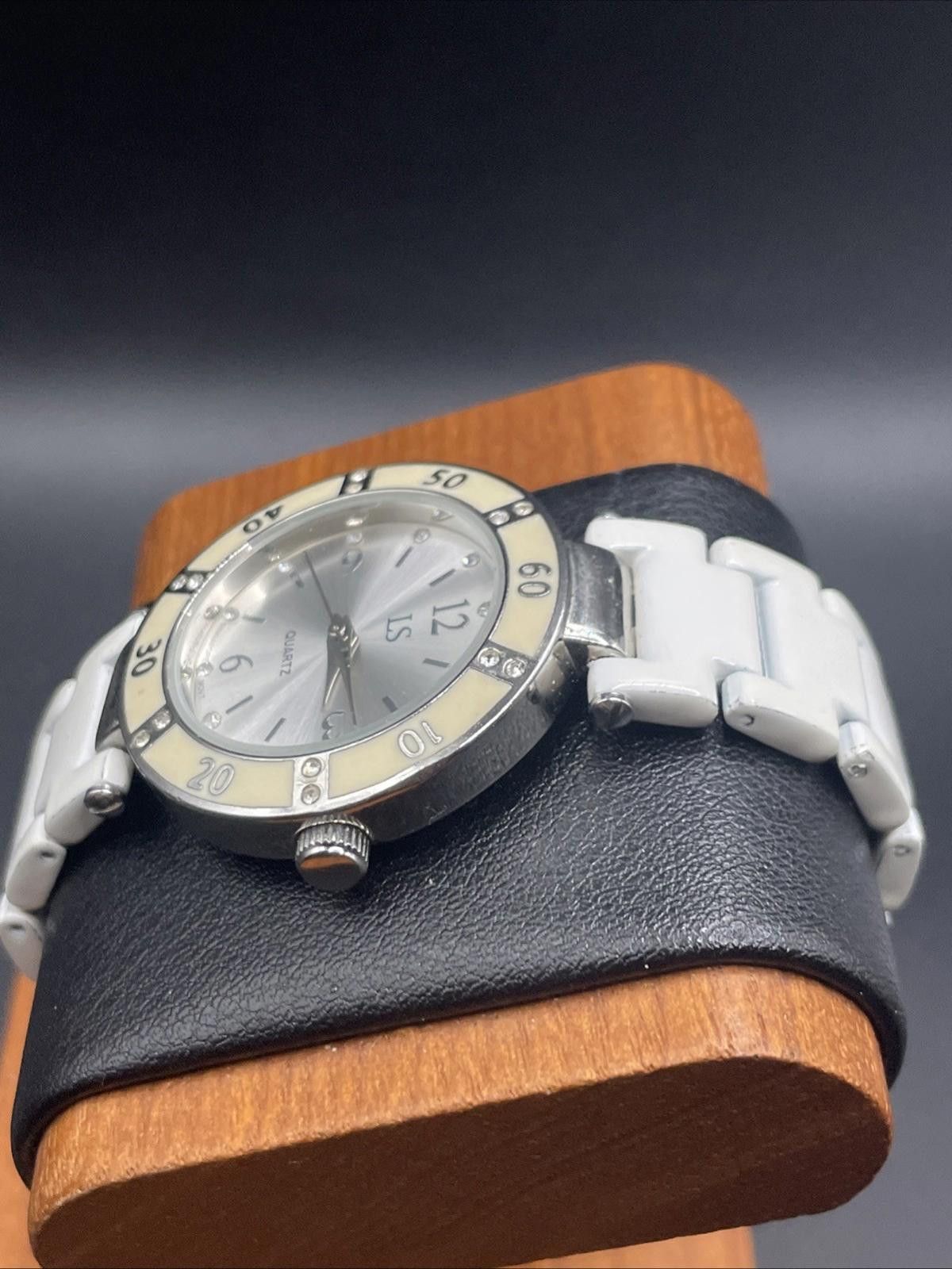 LSDworldpeace LS Women's Watch 15963 White Dial & Band New Battery Size ONE SIZE - 2 Thumbnail