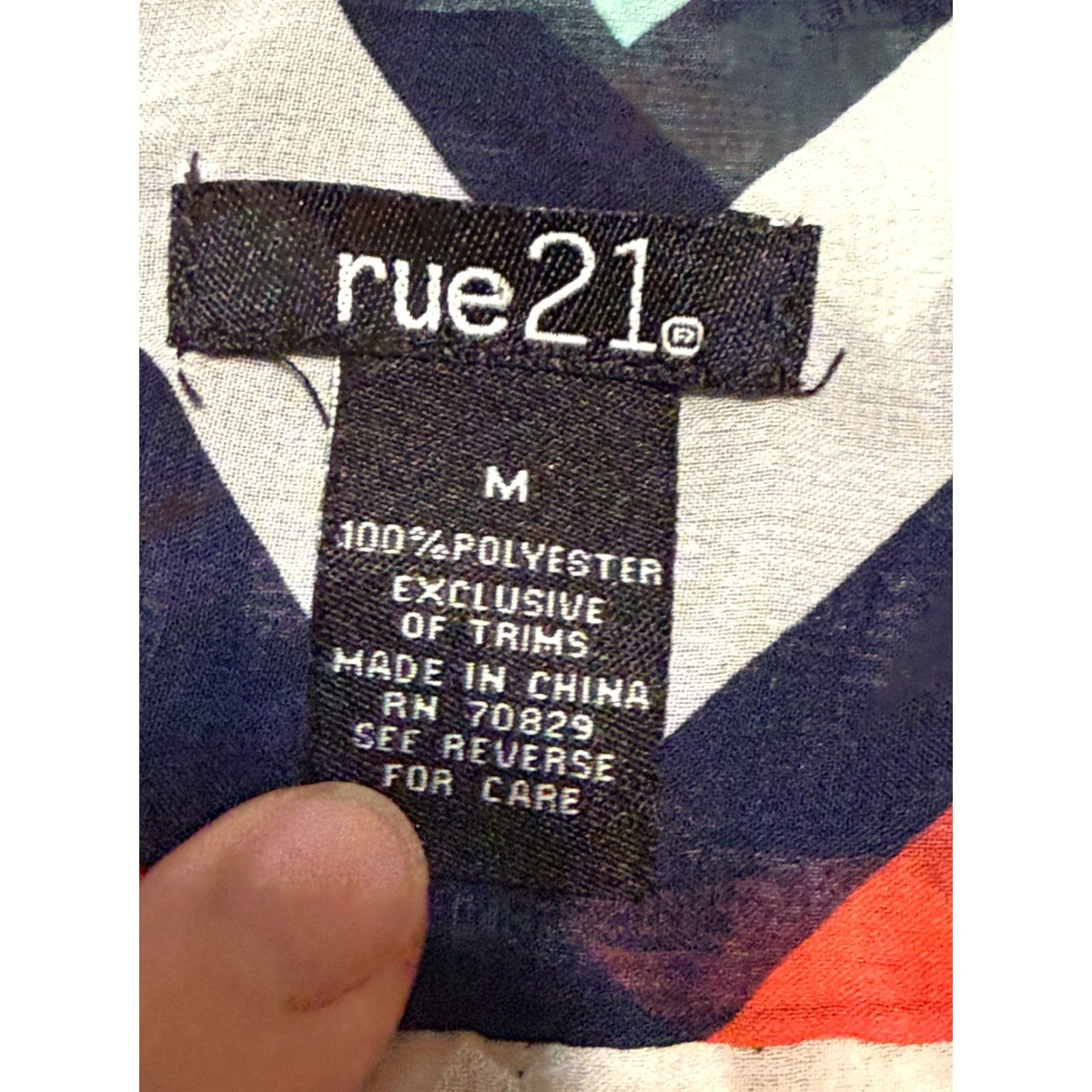 Vintage Rue21 Shirt Women's Medium Purple V-neck 3/4 Sleeve Solid Polyester Casual Fall Spring Summer White Green Blue Red Size M / US 6-8 / IT 42-44 - 5 Thumbnail