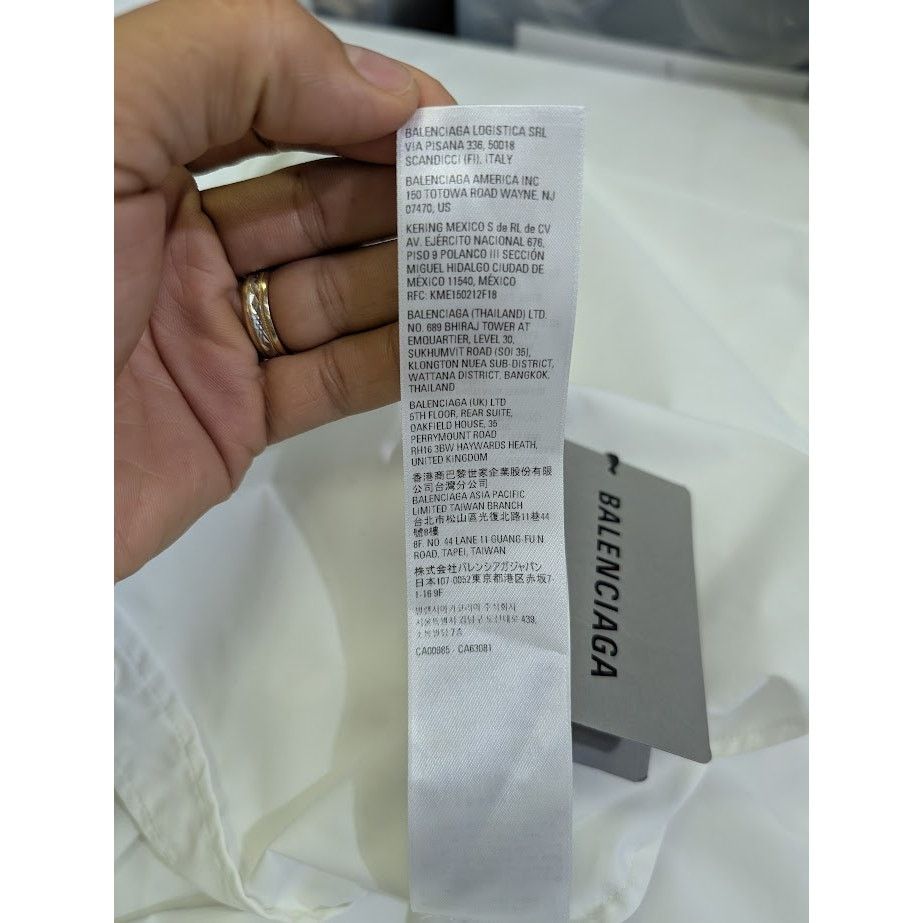 Balenciaga o1rshd1 Q:2 / Technical Poplin S/S Large Fit Shirt in White Size US S / EU 44-46 / 1 - 16 Thumbnail