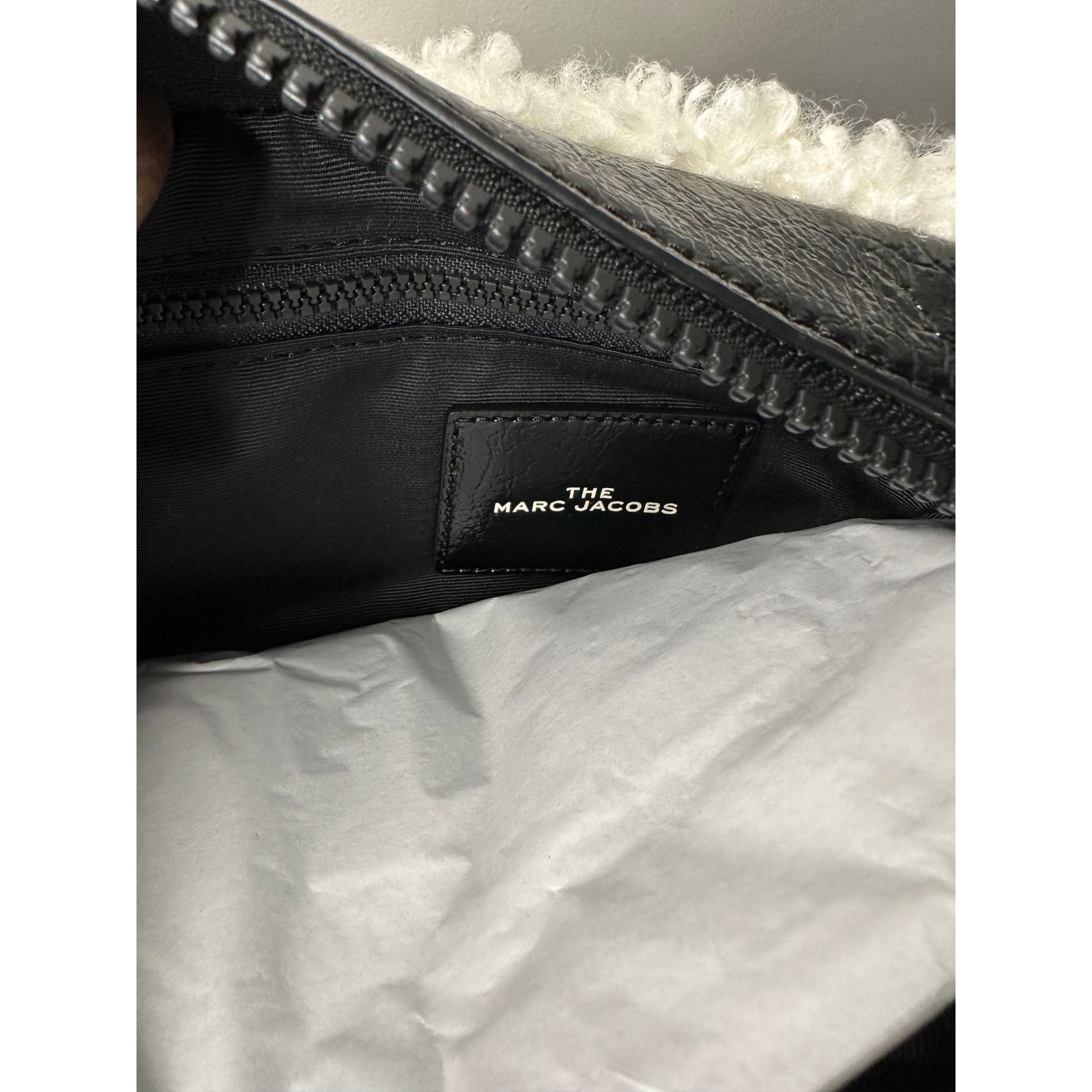 Marc Jacobs Marc Jacobs Shiny Calfskin Faux Shearling Camera Bag Size ONE SIZE - 5 Thumbnail