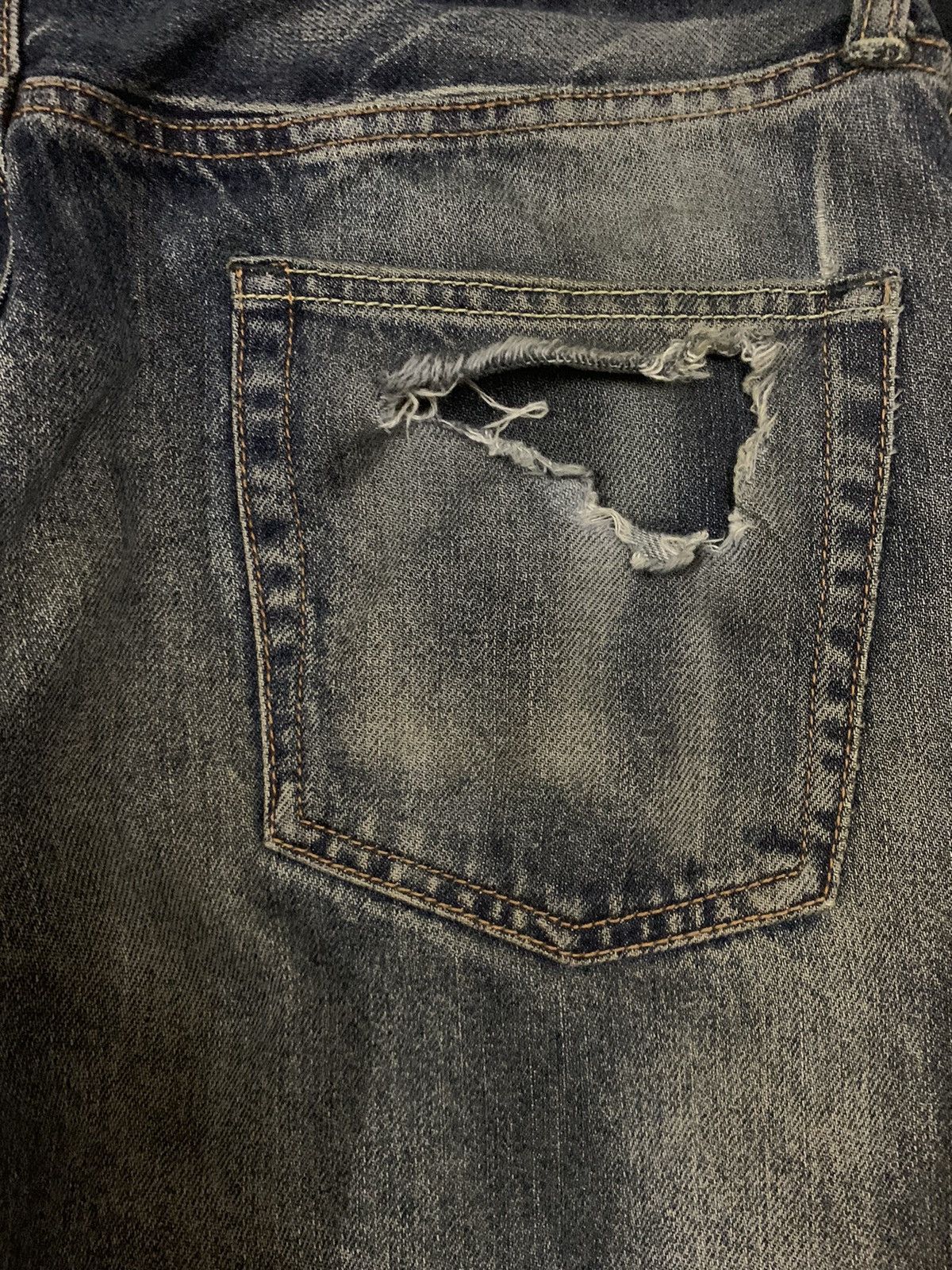 GU × Undercover Vintage Japanese Brand GU Dark Mud Washed Loose Ripped Jeans Size US 33 - 12 Thumbnail