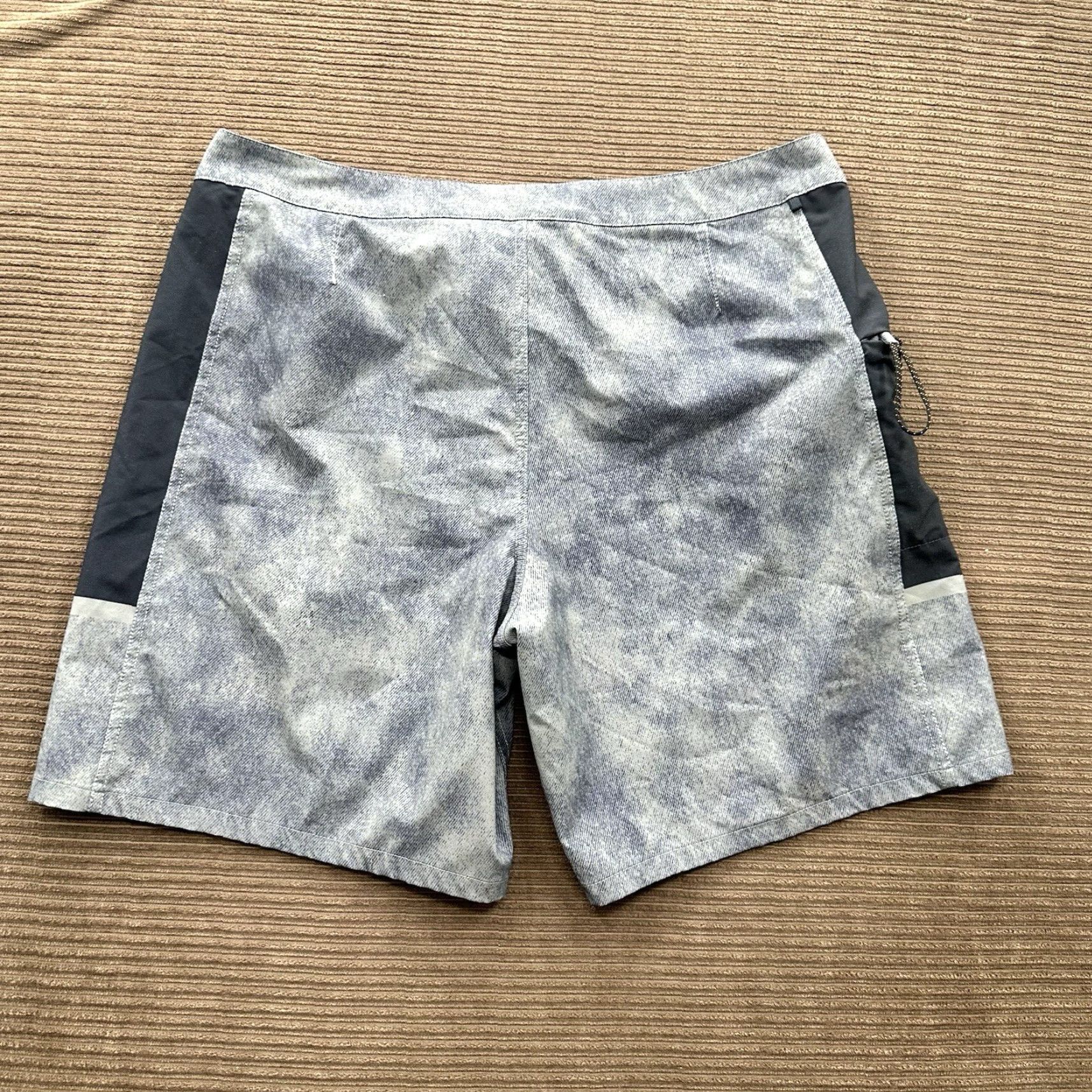 Vans VANS Board Shorts Men 36 Blue Mirage Polyester Beach Swimming Weekend Vacation Navy Multicolor 5-Pocket Zipper Logo Inseam 8 in Casual Summer Mens Size US 36 / EU 52 - 2 Thumbnail