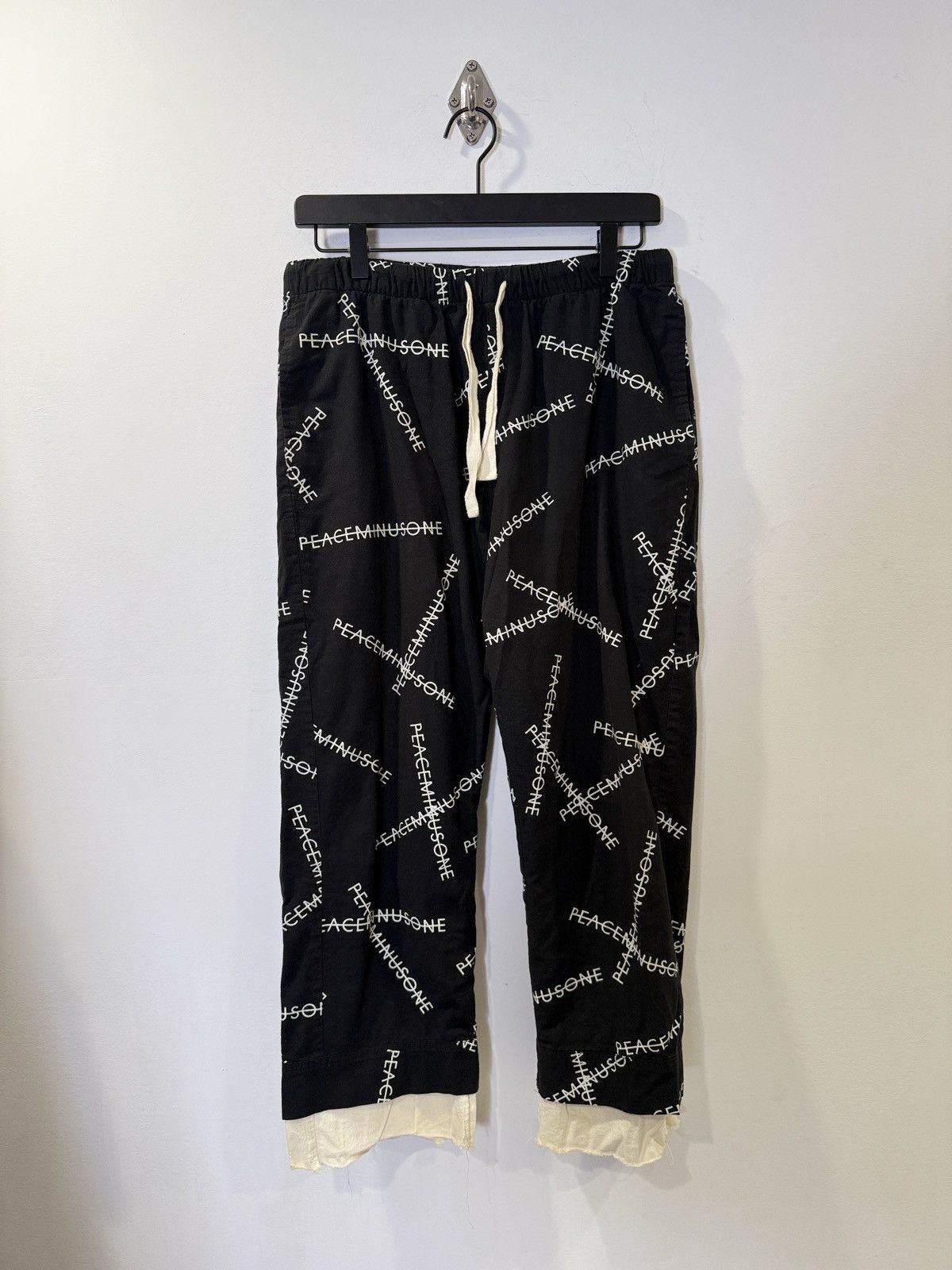 peaceminusone PEACEMINUSONE All-Over Logo Print Drawstring Pants Archive Size US 30 / EU 46 - 1 Thumbnail