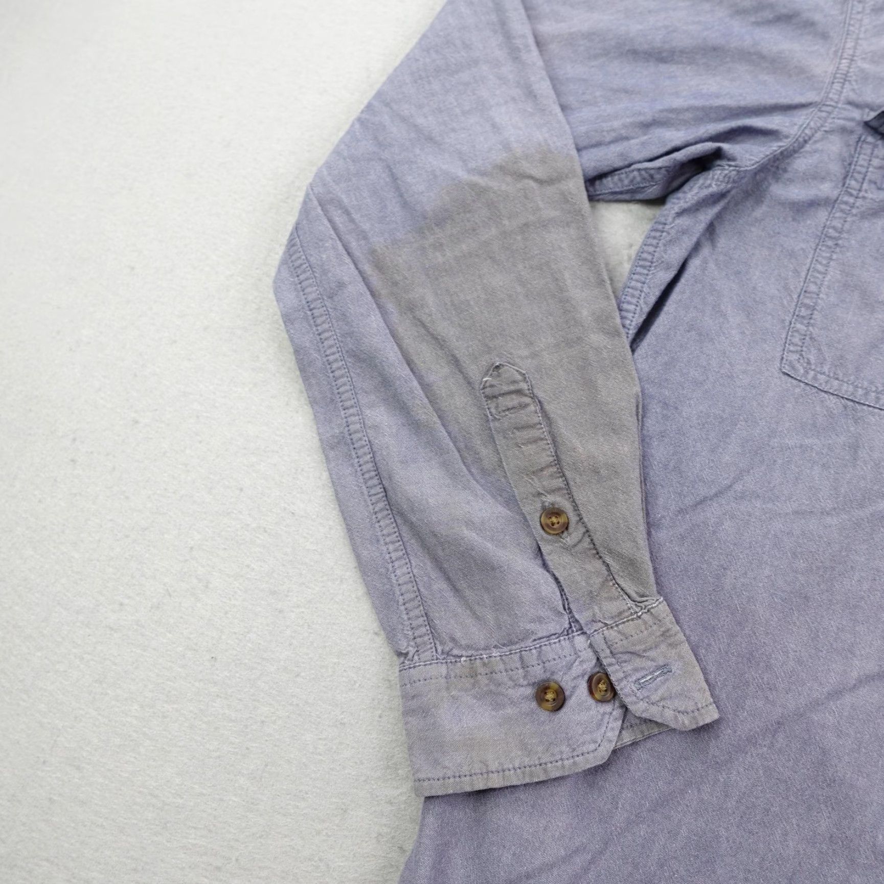 Carhartt VINTAGE Carhartt Shirt Mens LT Blue Chambray Button-Up Work Utility Midweight Long Sleeve Button-Down Casual Mens Size US L / EU 52-54 / 3 - 4 Thumbnail