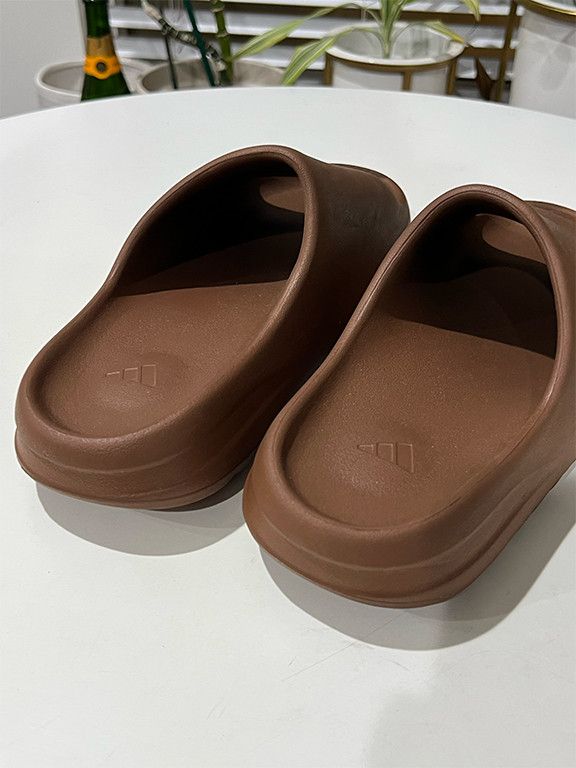 Yeezy adidas Yeezy Slide Flax Size US 11 / EU 44 - 4 Thumbnail