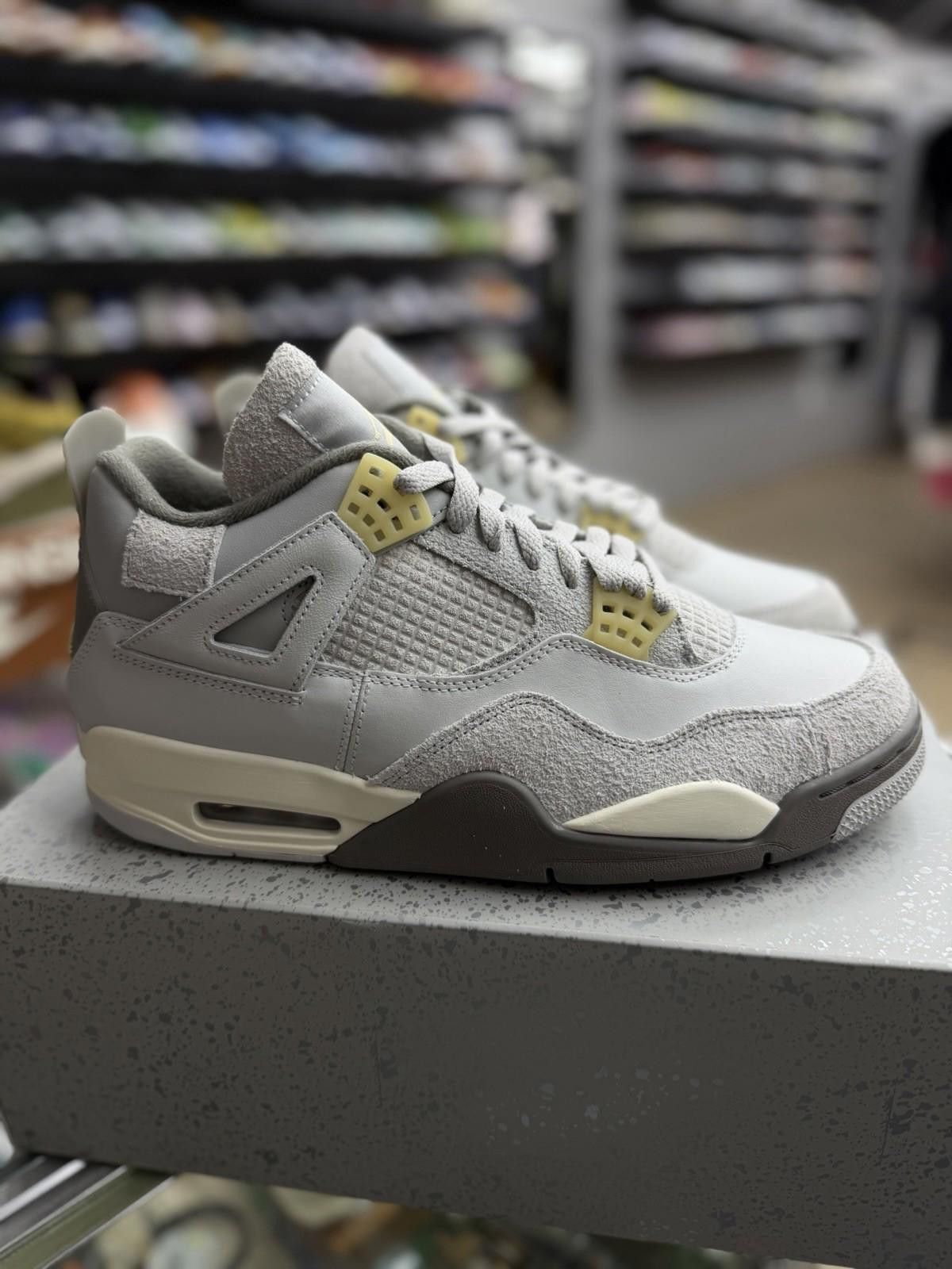 Jordan Brand Jordan 4 Retro SE Craft Size (14) Brand New DV3742-021 Size US 14 / EU 47 - 1 Thumbnail