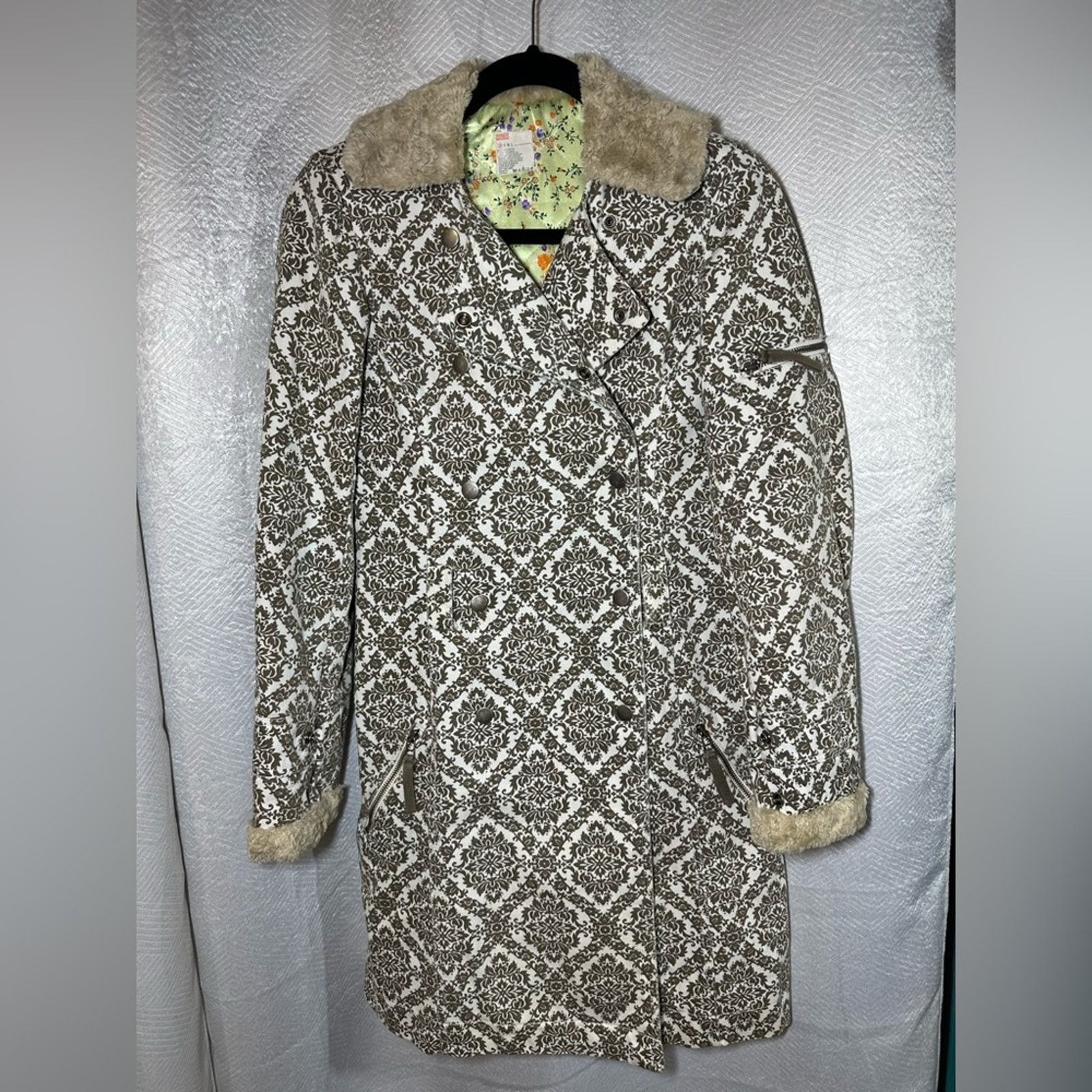 Urban Outfitters Urban Outfitters Wallpaper Coat- Vintage- Damask- Fur Sz XS Size XS / US 0-2 / IT 36-38 - 1 Thumbnail