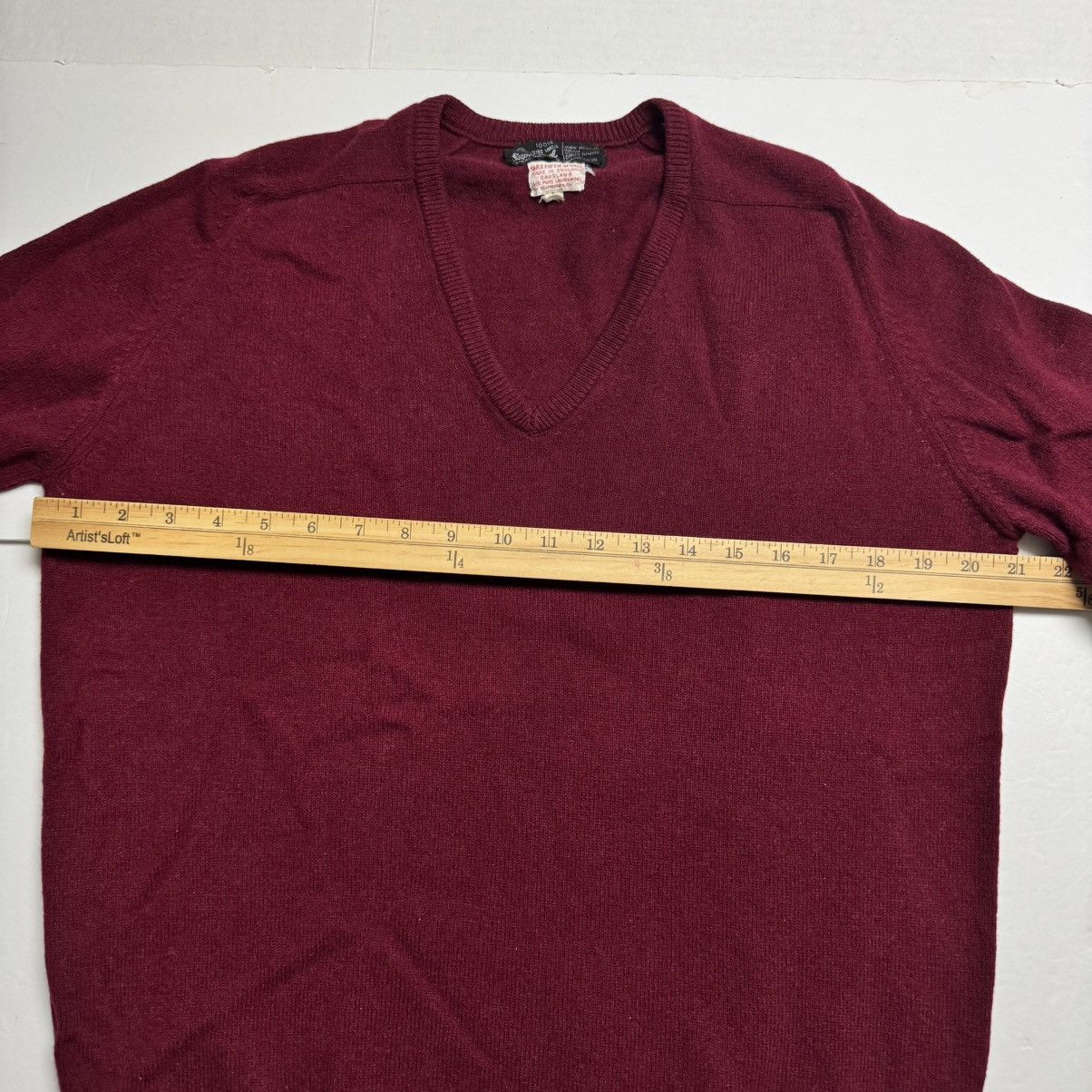 Saks Fifth Avenue Vintage Saks Fifth Avenue Virgin Wool V-Neck Sweater Size US L / EU 52-54 / 3 - 5 Thumbnail