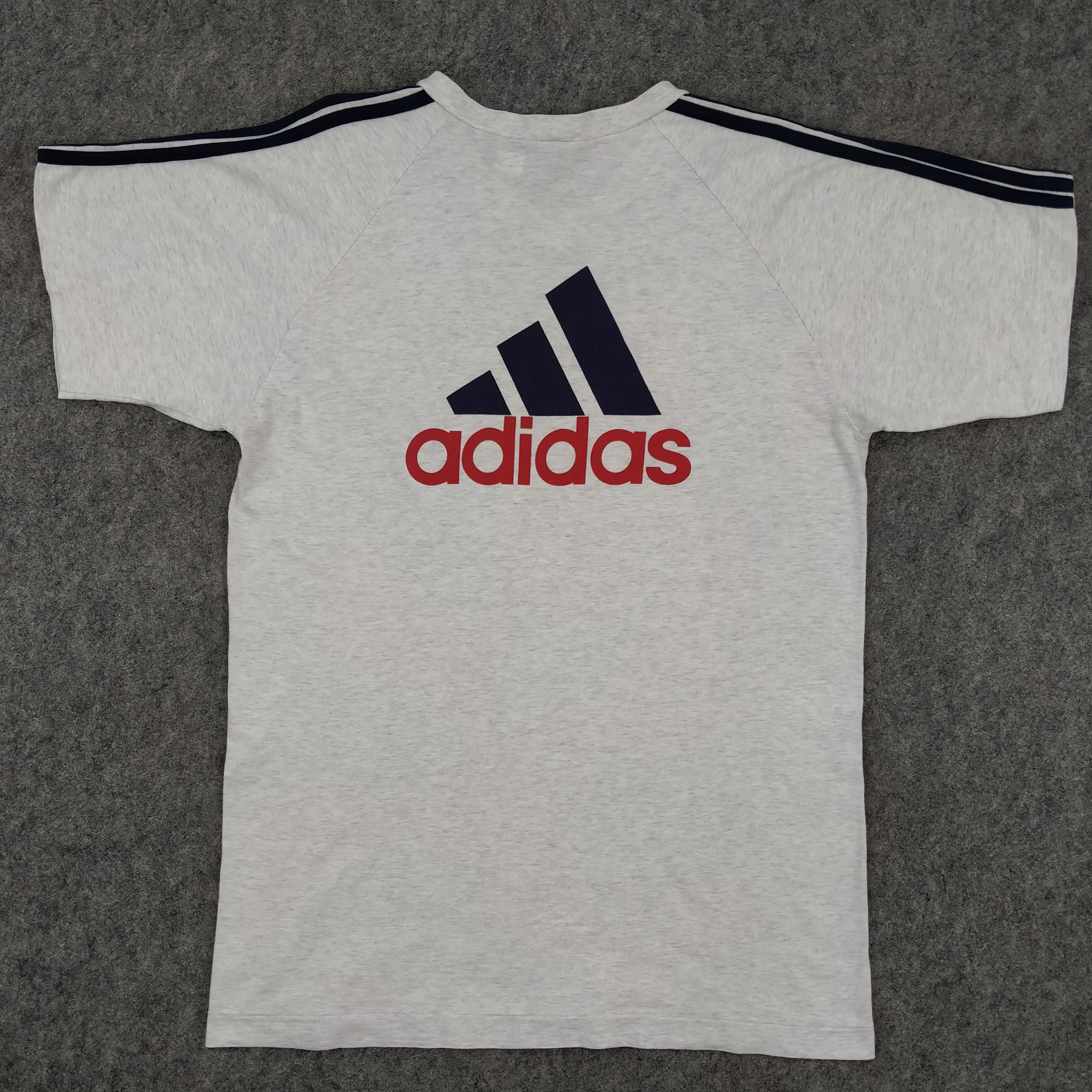 Adidas Vintage Adidas Big Logo Medium Tshirt - G044 Size US M / EU 48-50 / 2 - 1 Thumbnail