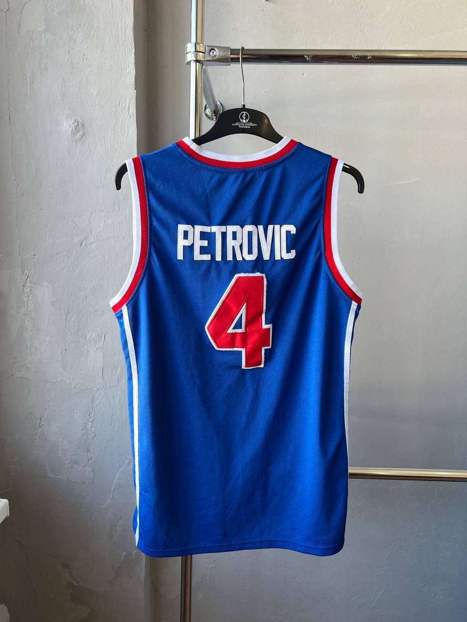 Vintage VINTAGE YUGOSLAVIA TEAM #4 PETROVICH BASKETBALL JERSEY SZ M Size US M / EU 48-50 / 2 - 9 Thumbnail