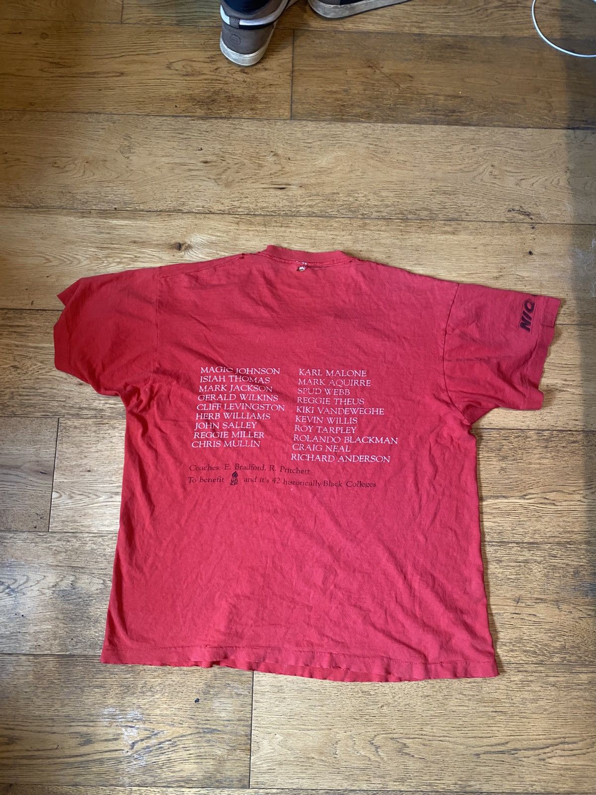 Vintage Vintage 90sFruit of the loom basketball tee Size US L / EU 52-54 / 3 - 2 Thumbnail