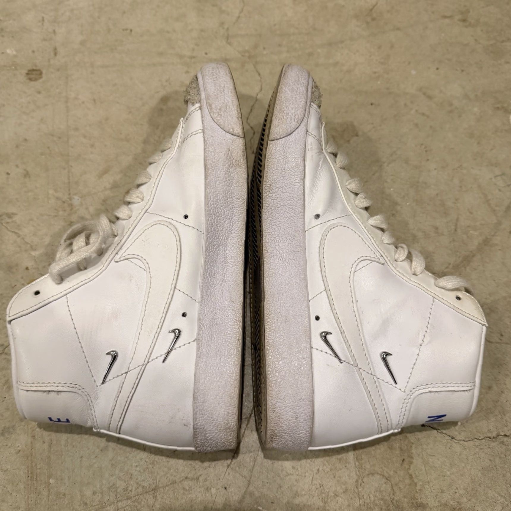 Nike VINTAGE Nike Blazer '77 SE Mid White Metallic Silver CZ4627-100 Women's Size 7 - Nike Blazer High Top Sneakers Women's Size 7 White Silver 2020 Size M / US 6-8 / IT 42-44 - 5 Thumbnail