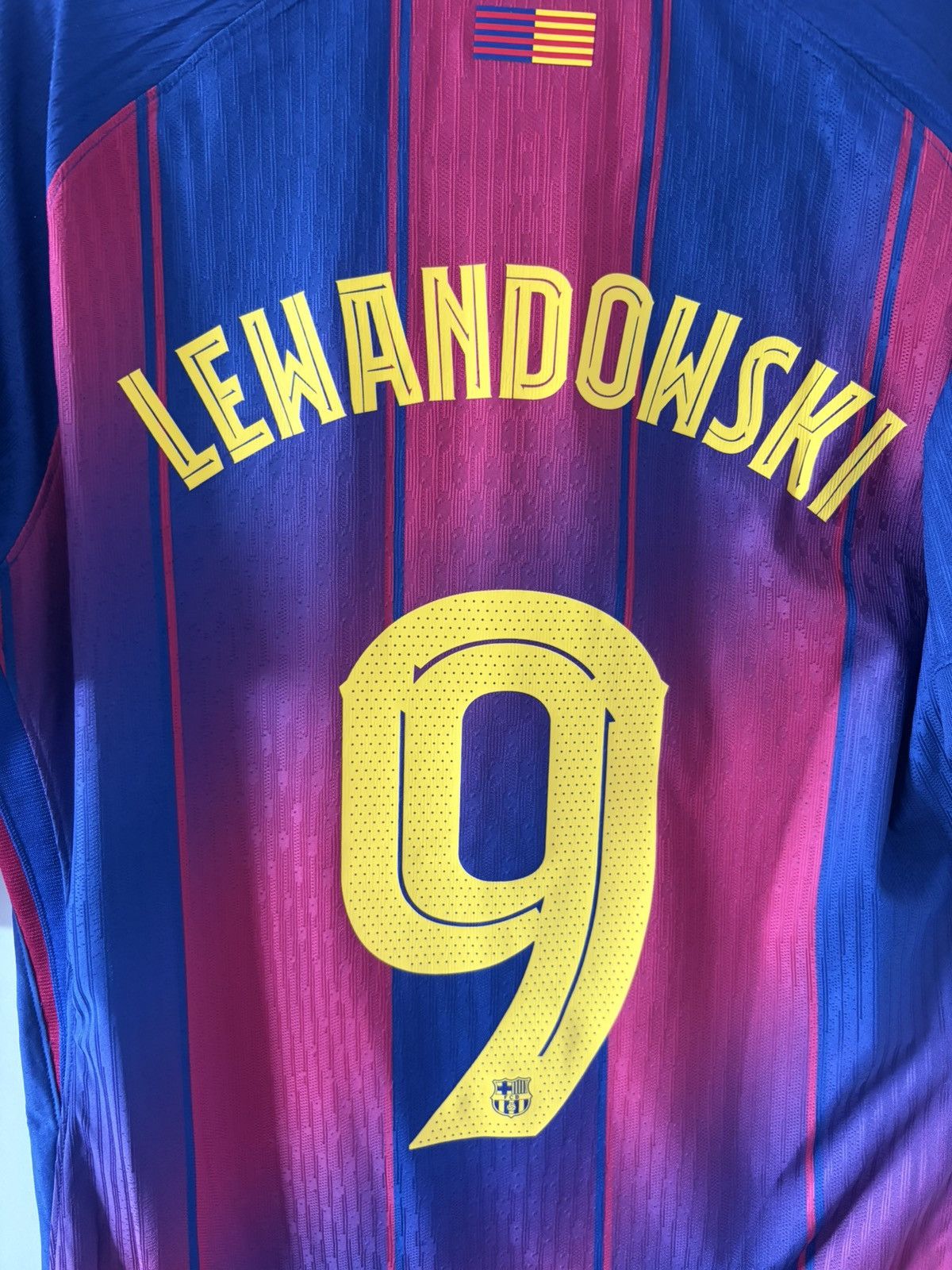 Nike Barcelona nike 2025/2026 home Match Issue Lewandowski Size US L / EU 52-54 / 3 - 2 Thumbnail