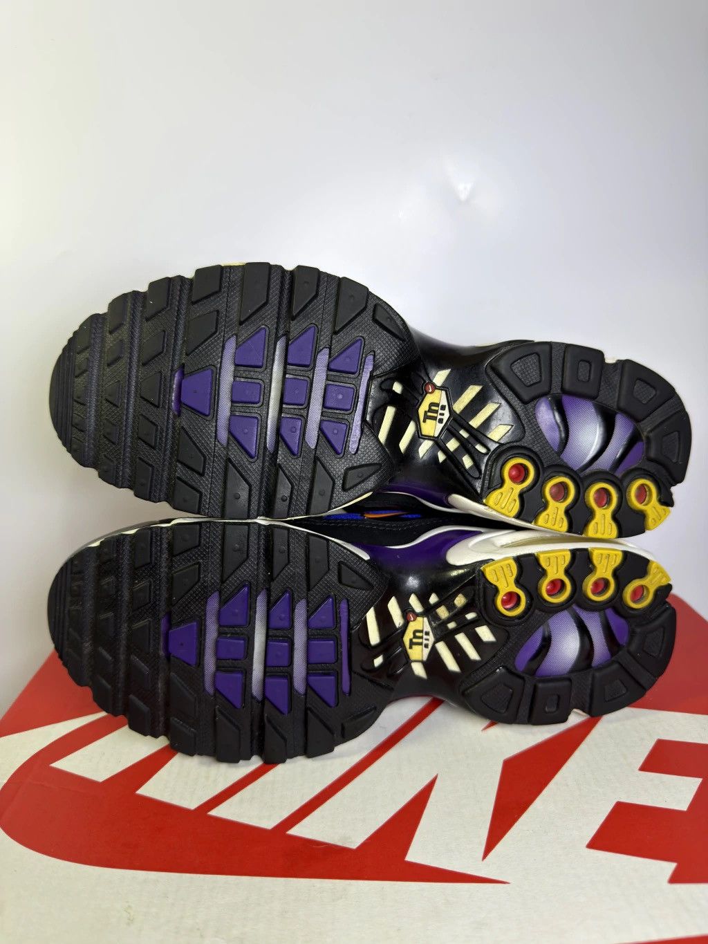 Nike Nike Air Max Plus Voltage Purple 2018 Size US 5 / IT 35 - 6 Thumbnail