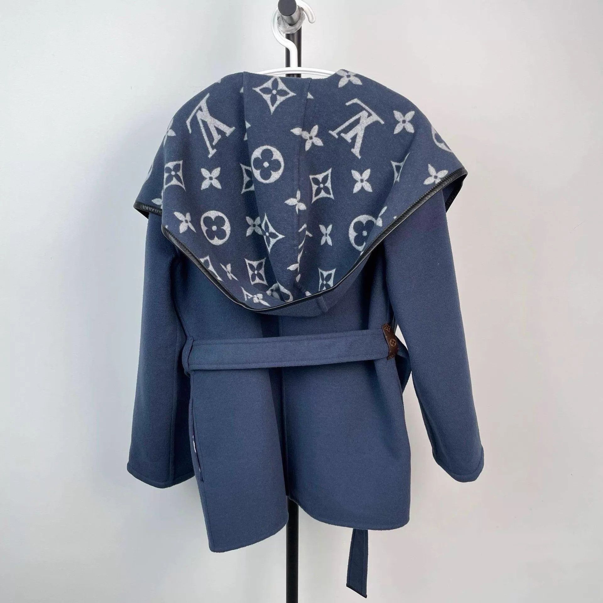 Louis Vuitton LV blue wool hooded jacket tagged Size XS / US 0-2 / IT 36-38 - 5 Thumbnail