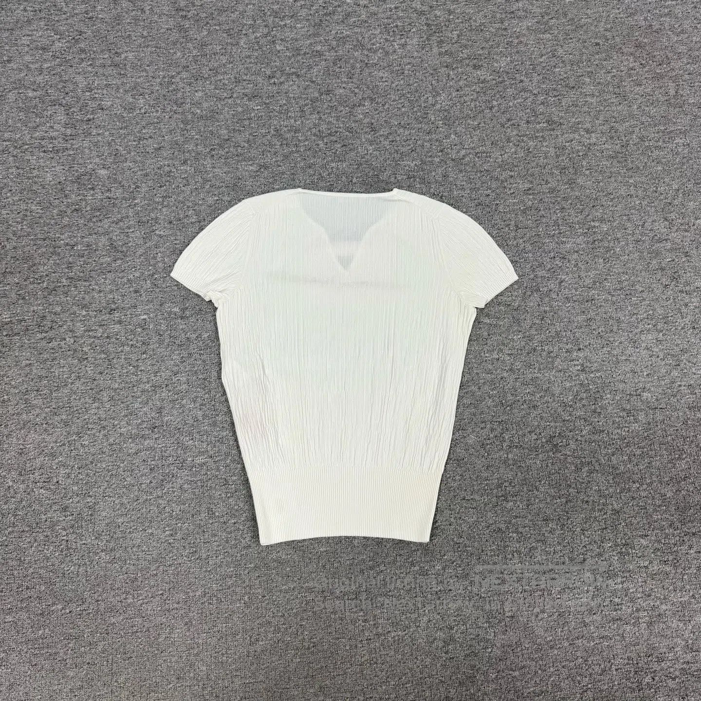 Chanel Chanel V-neck, gold small button, short-sleeved top| Size M / US 6-8 / IT 42-44 - 2 Thumbnail