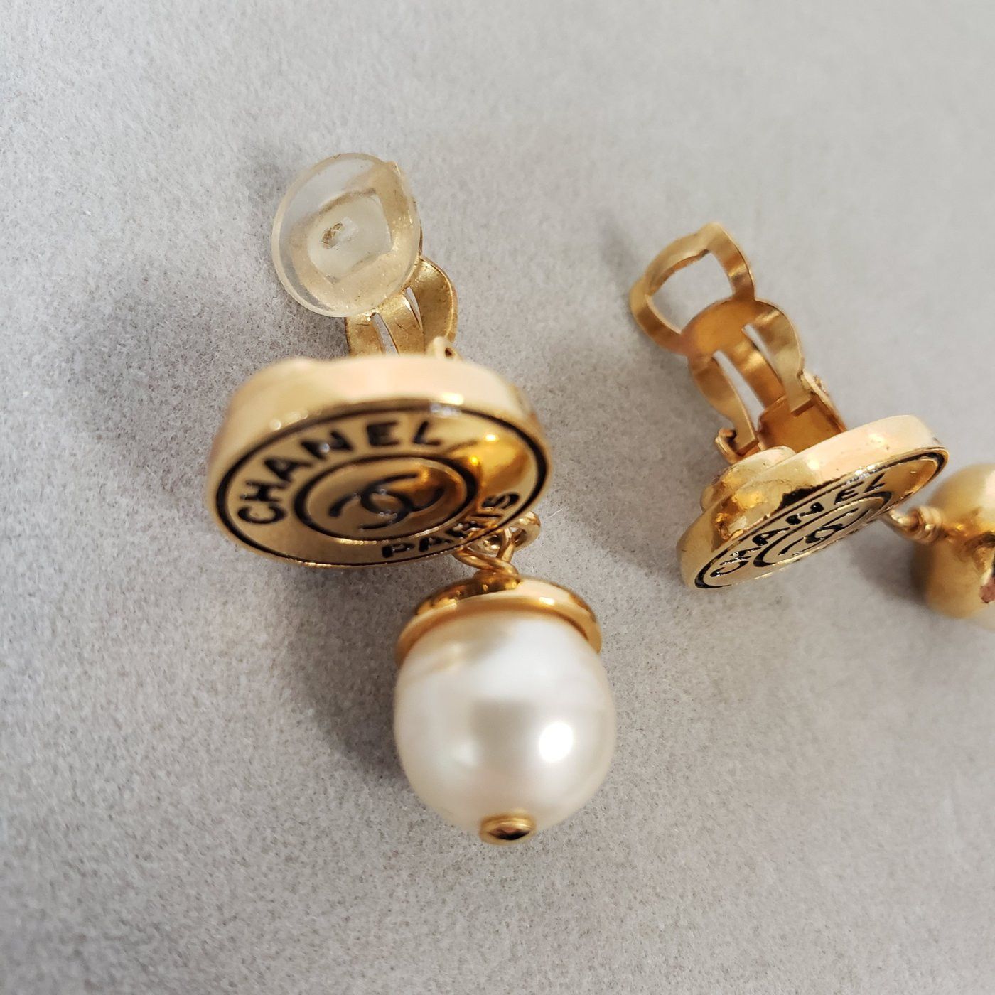 Chanel Chanel Paris CC Faux Pearl Dangle Clip On Size ONE SIZE - 17 Thumbnail