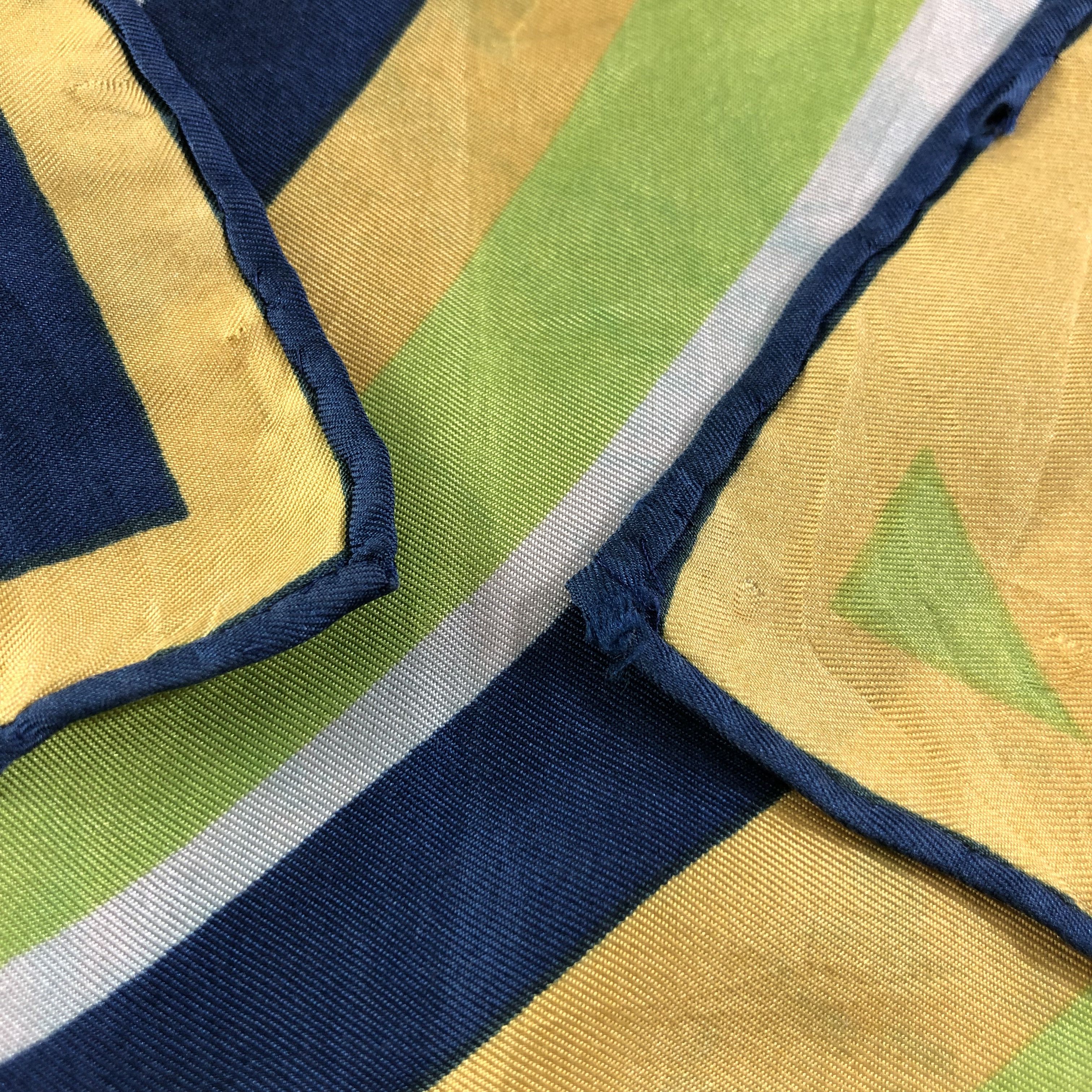 Vintage Vintage Abstract Hand Rolled Silk Scarf M697 Size ONE SIZE - 4 Thumbnail
