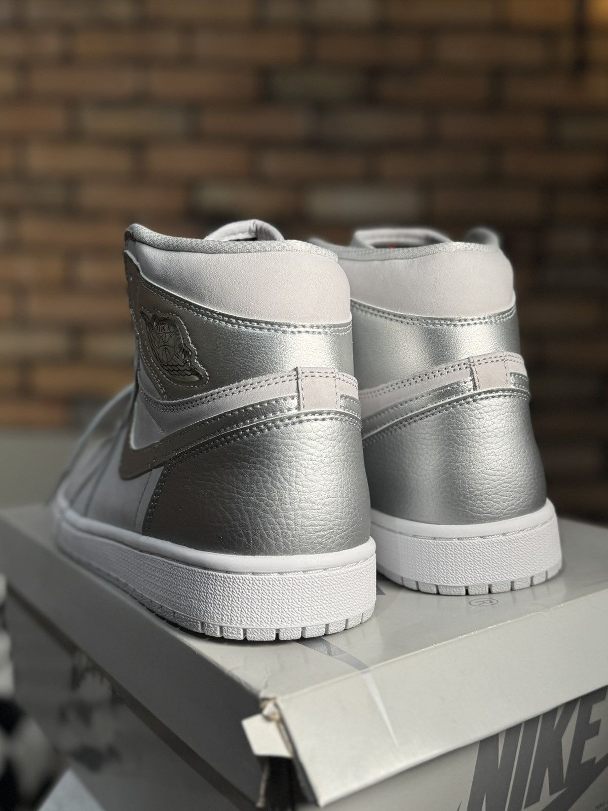 Jordan Brand RETRO 1 HI OG CO JP METALLIC SILVER Size US 10 / EU 43 - 5 Thumbnail