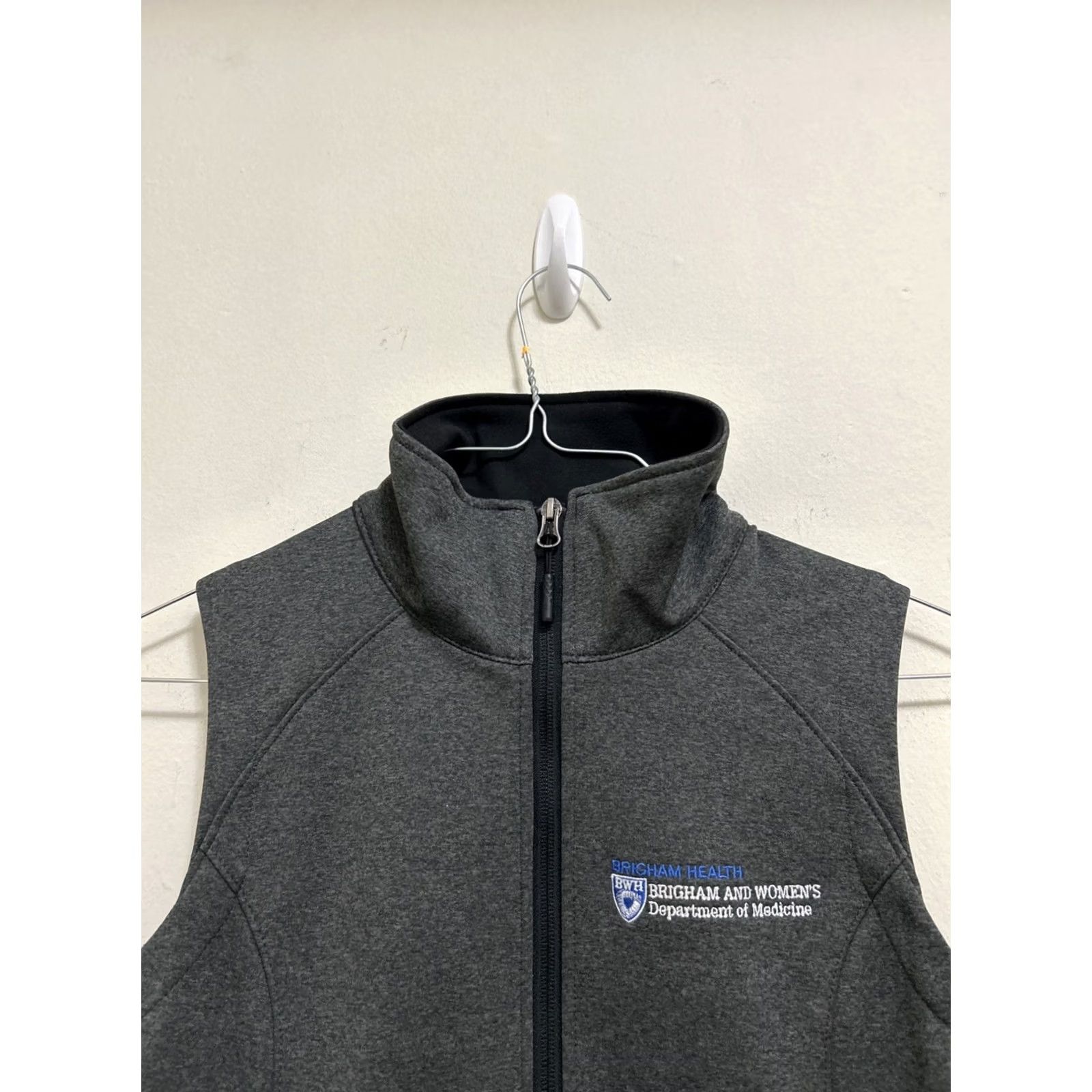 The North Face The North Face Windwall Vest Womens Small Gray Softshell Full Zip Pockets YKK Size S / US 4 / IT 40 - 3 Thumbnail