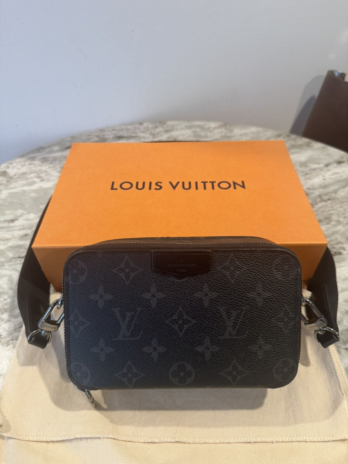 ルイ・ヴィトン LOUIS VUITTON ブラスレ・L TO V M69589