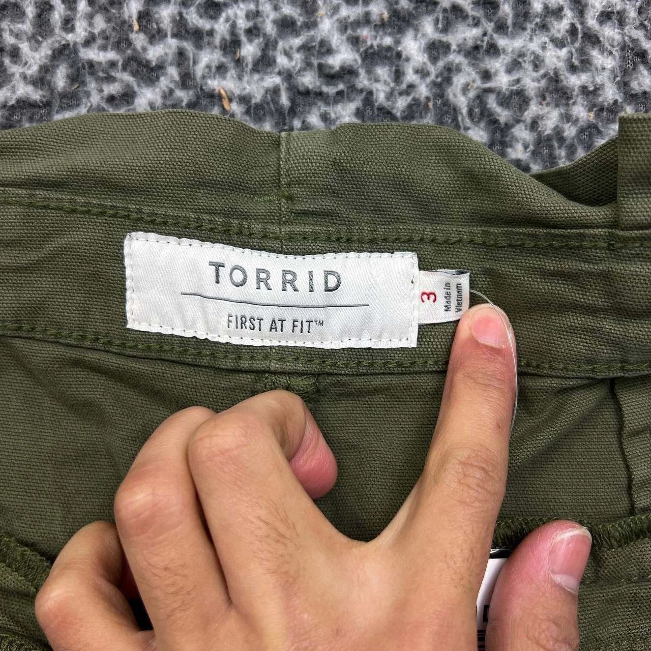 Torrid Torrid Cropped Pants Women 3 Green Pockets Outdoor New 42x25 Size 42" / US 20 - 8 Thumbnail