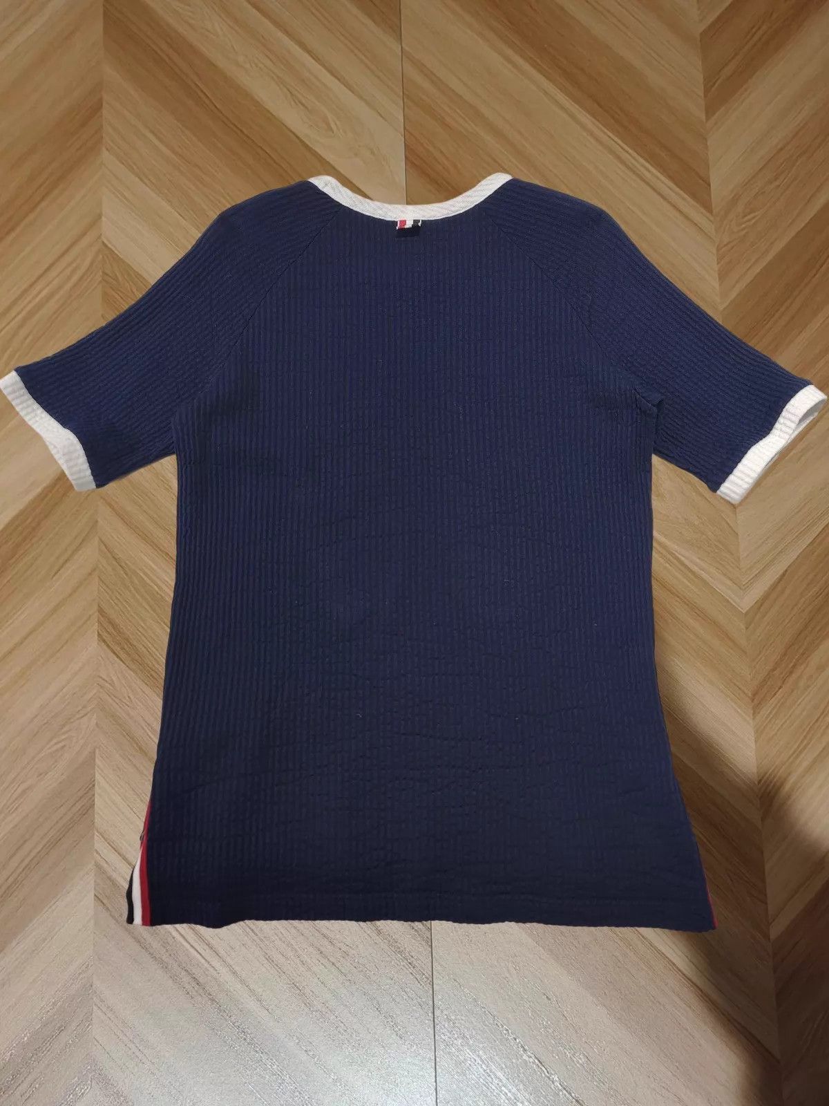 Thom Browne Thom Browne short sleeve 0 like new Size XS / US 0-2 / IT 36-38 - 2 Thumbnail