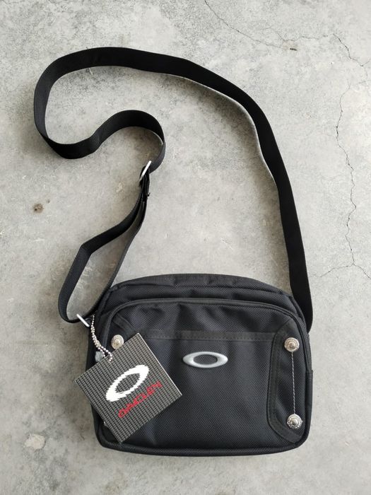 Oakley crossbody sling store bag