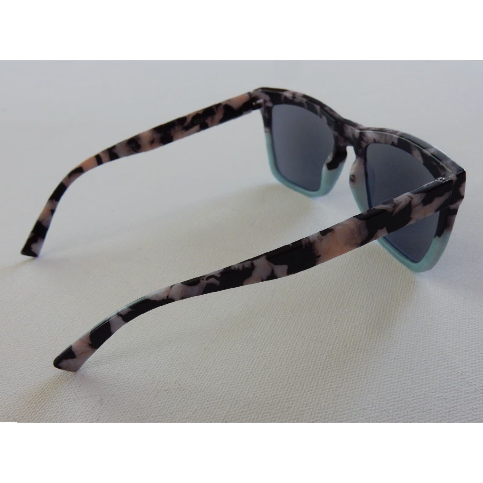 Vintage VINTAGE Peepers Women's Pink Magnified Sunglasses 1.50 Reading Cape May 3047R Size ONE SIZE - 3 Thumbnail