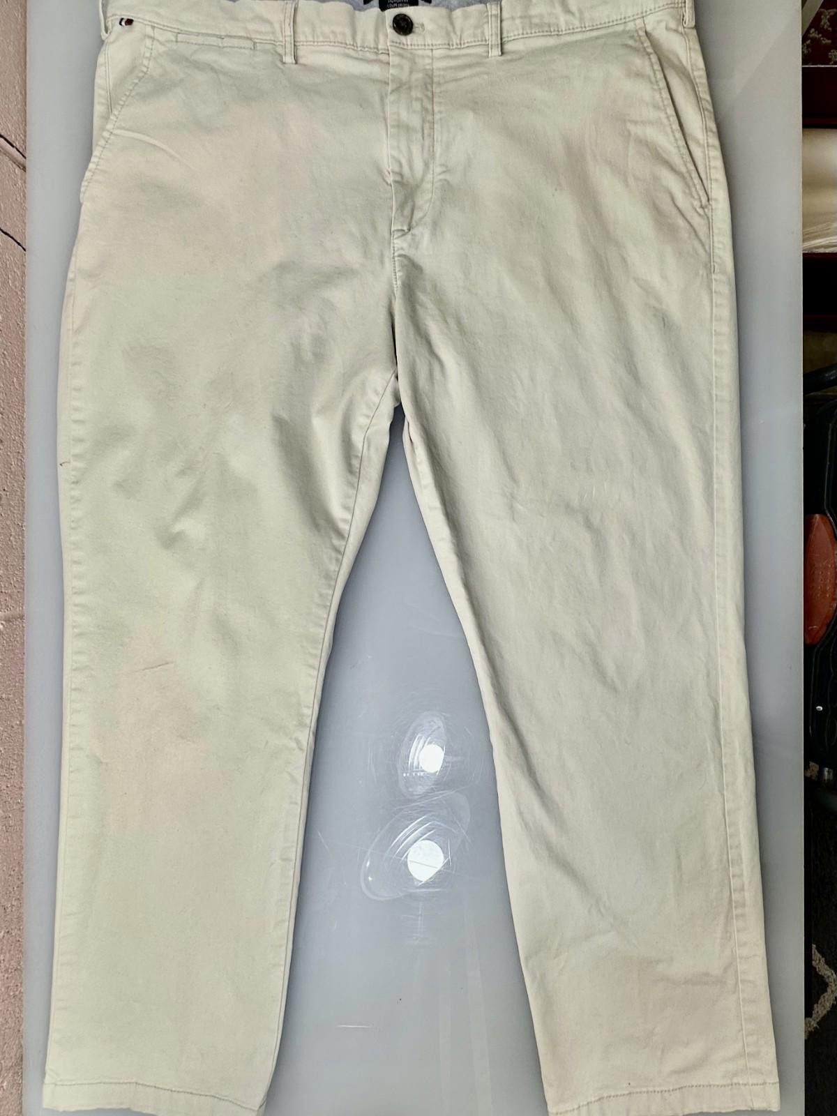Tommy Hilfiger Tommy Hilfiger Straight Fit Chinos Beige Men's 40/30 Size US 40 / EU 56 - 1 Thumbnail