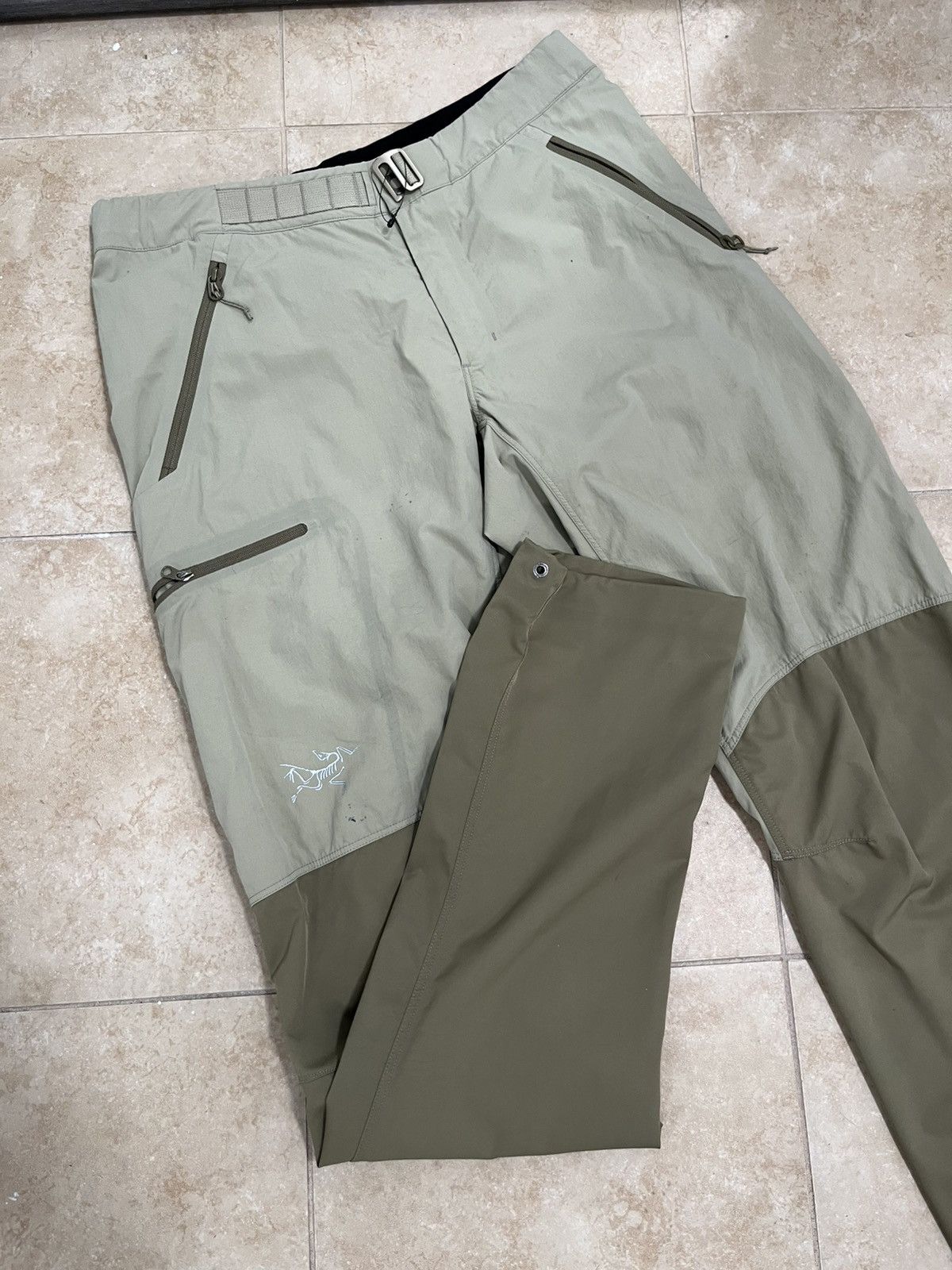 Arc'teryx Rare Arc'teryx nylon pants in sage green grey size xs mens Size US 28 / EU 44 - 1 Thumbnail