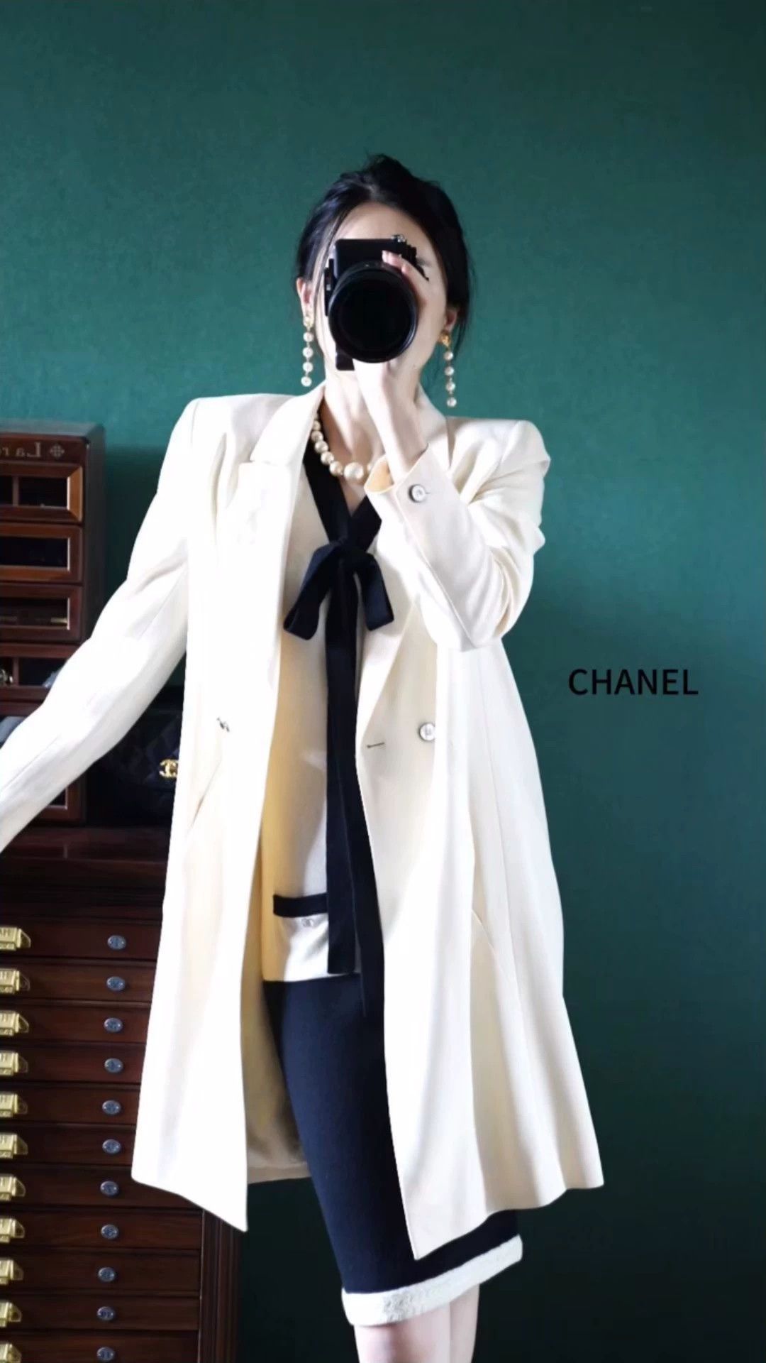 Chanel Chanel Black & White Bow Cashmere Vest Dress FR36 S Size XS / US 0-2 / IT 36-38 - 1 Thumbnail