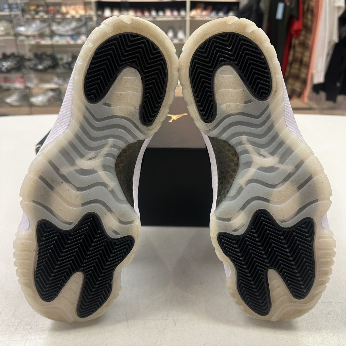 Jordan Brand Size 8.5 - Jordan 11 Retro Mid Gratitude / Defining Moments Size US 8.5 / EU 41-42 - 5 Thumbnail
