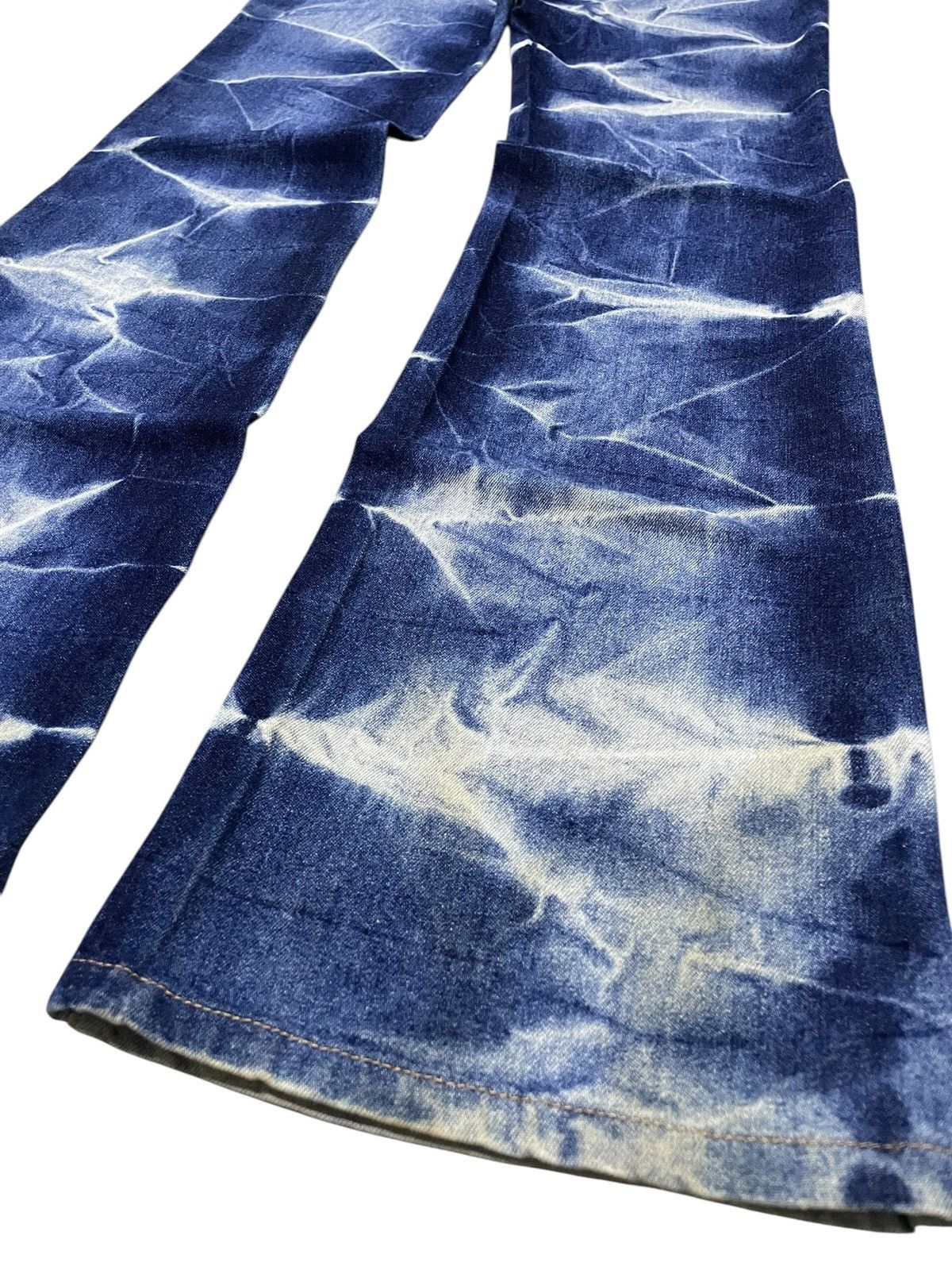 Benetton × Le Grande Bleu (L.G.B.) × Tornado Mart Benetton Glass Shattered Whiskers Wash Flared Jeans Size US 29 - 17 Thumbnail
