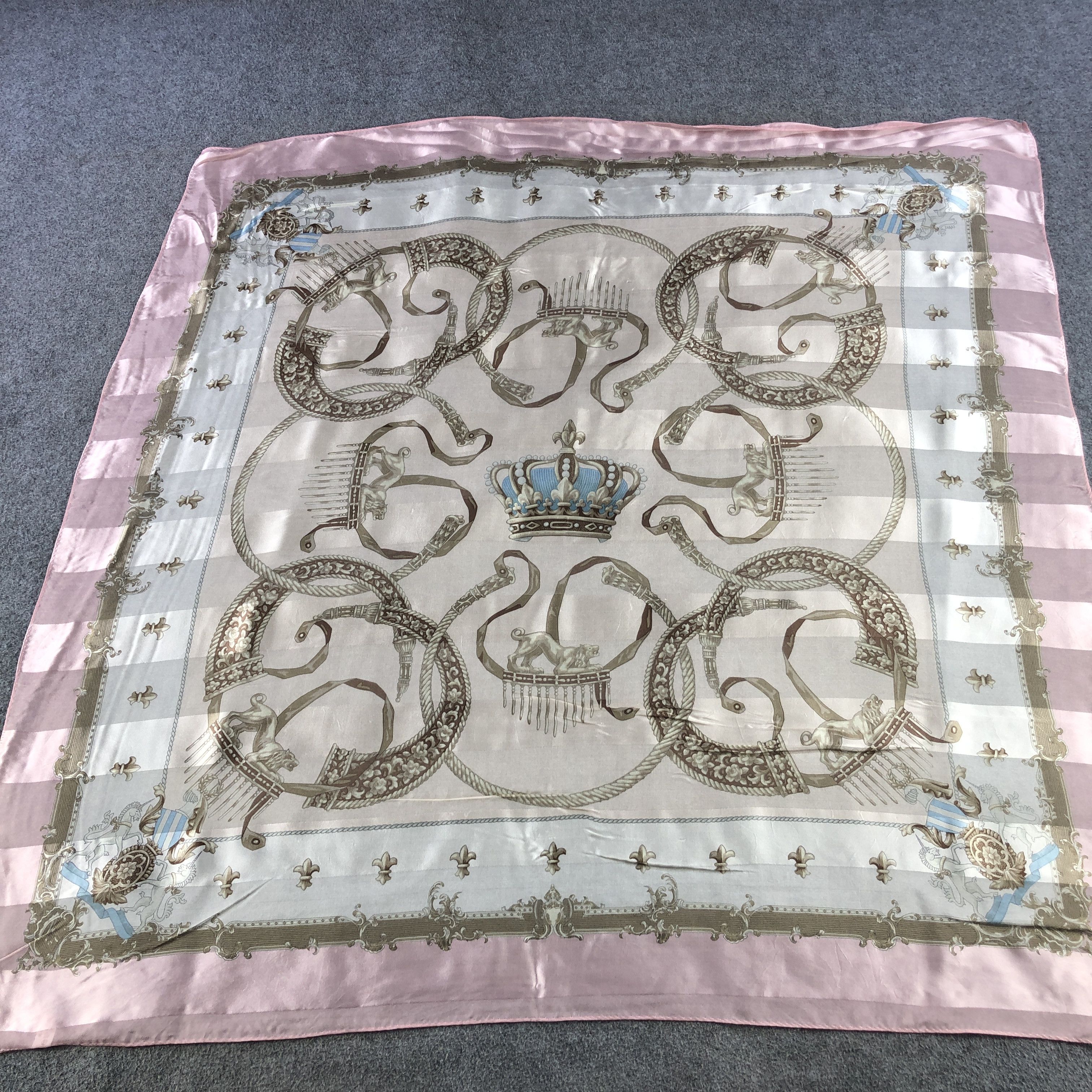 Japanese Brand Vintage Cream Baroque Crown Heraldic Print Silk Scarf M1082 Size ONE SIZE - 2 Thumbnail
