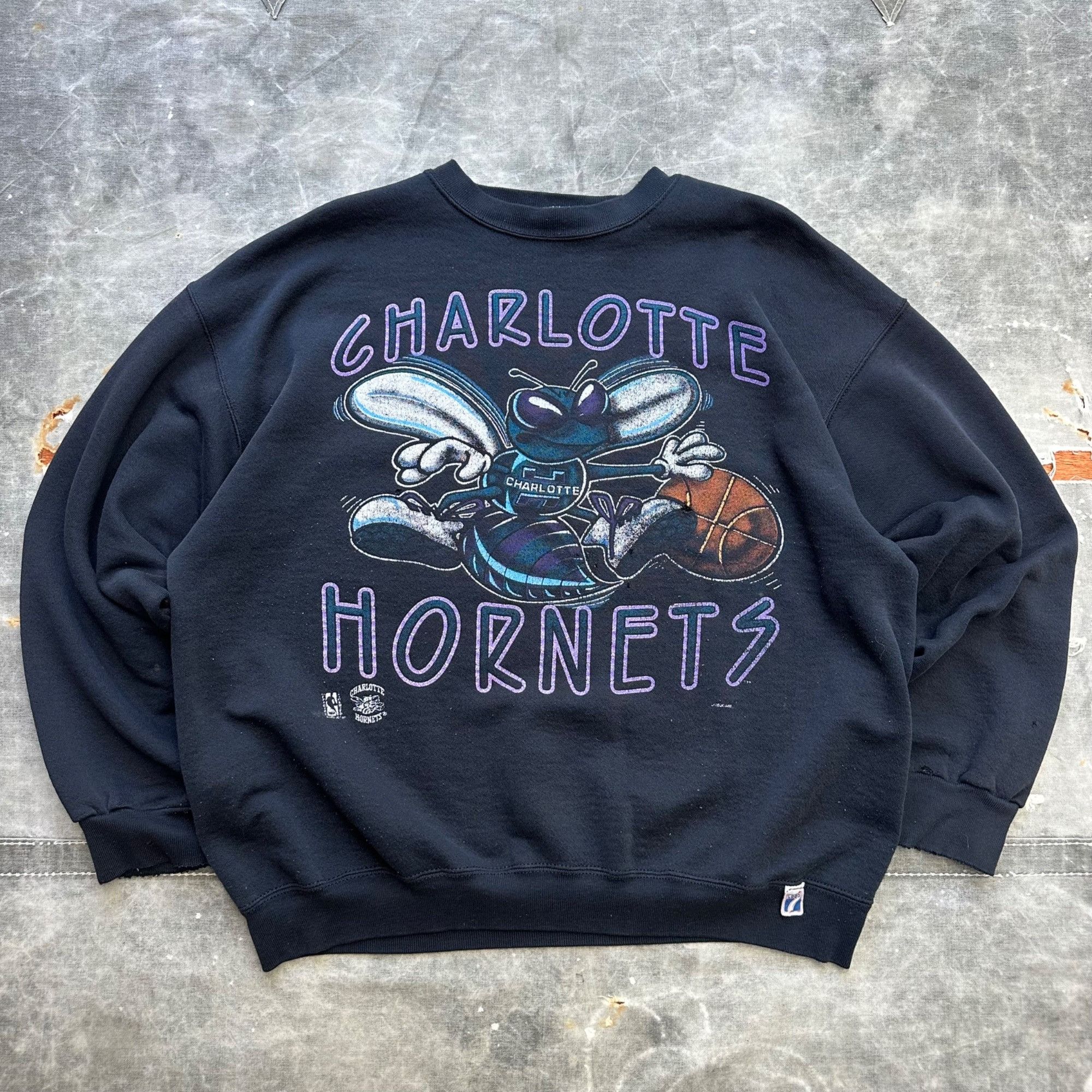 Vintage Vintage Logo 7 Charlotte Hornets NBA Faded Sweatshirt Size US XL / EU 56 / 4 - 1 Thumbnail