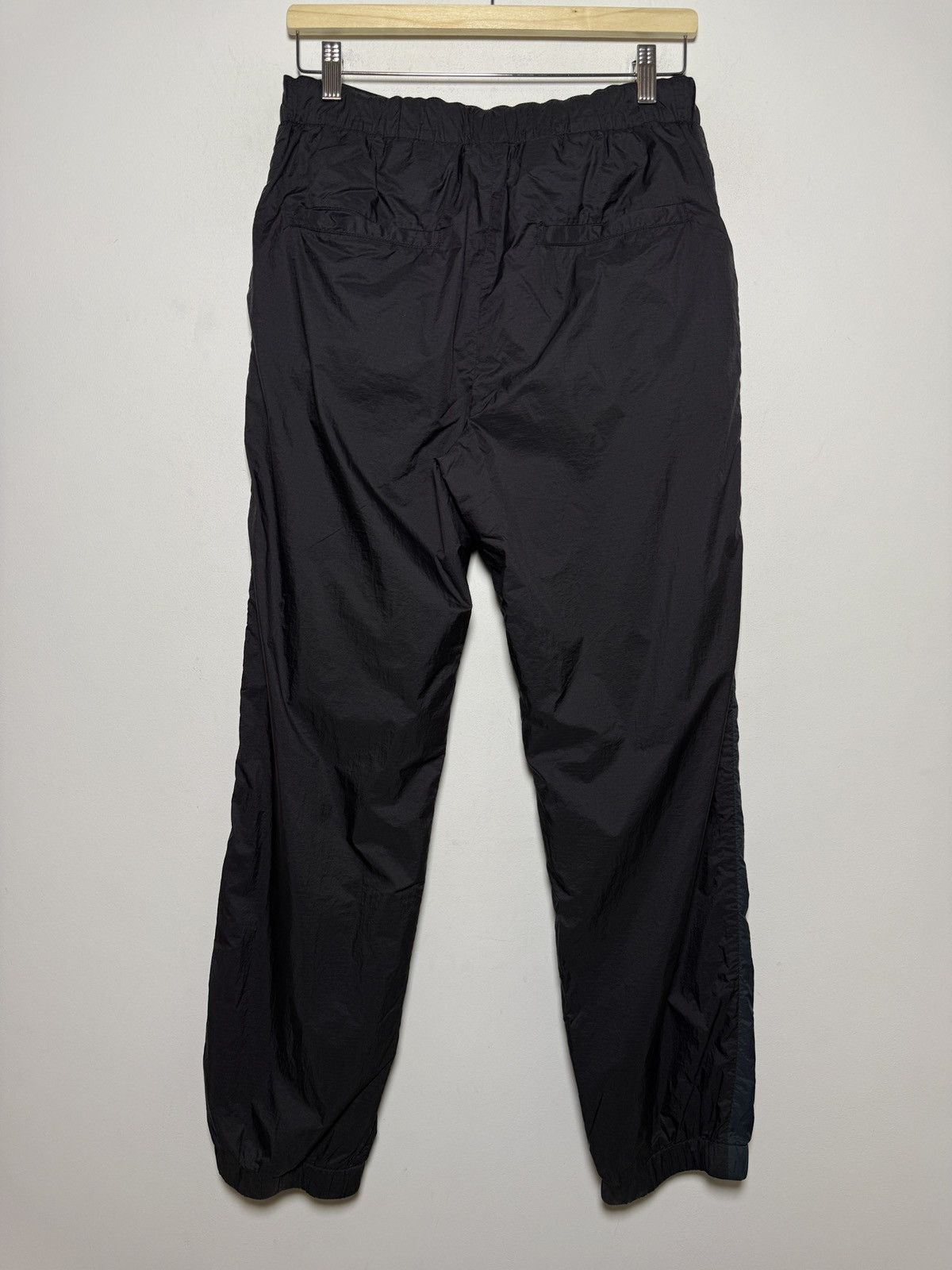 Acne Studios Acne Studios tech pants in ultra-lightweight ripstop nylon Size US 32 / EU 48 - 8 Thumbnail