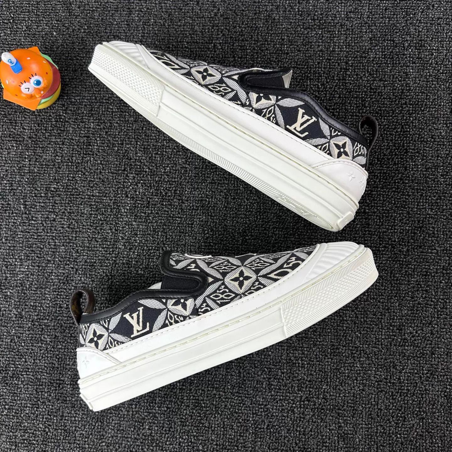 Louis Vuitton Louis Vuitton Monogram 1854 Sneaker 37.5 HB6663 Size US 6.5 / IT 36.5 - 4 Thumbnail
