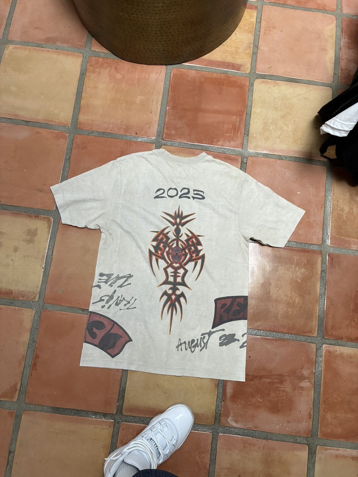 Travis Scott Reading And Leeds Festival 2025 Tee in Beige, Men's (Size M) — image 2 of 3