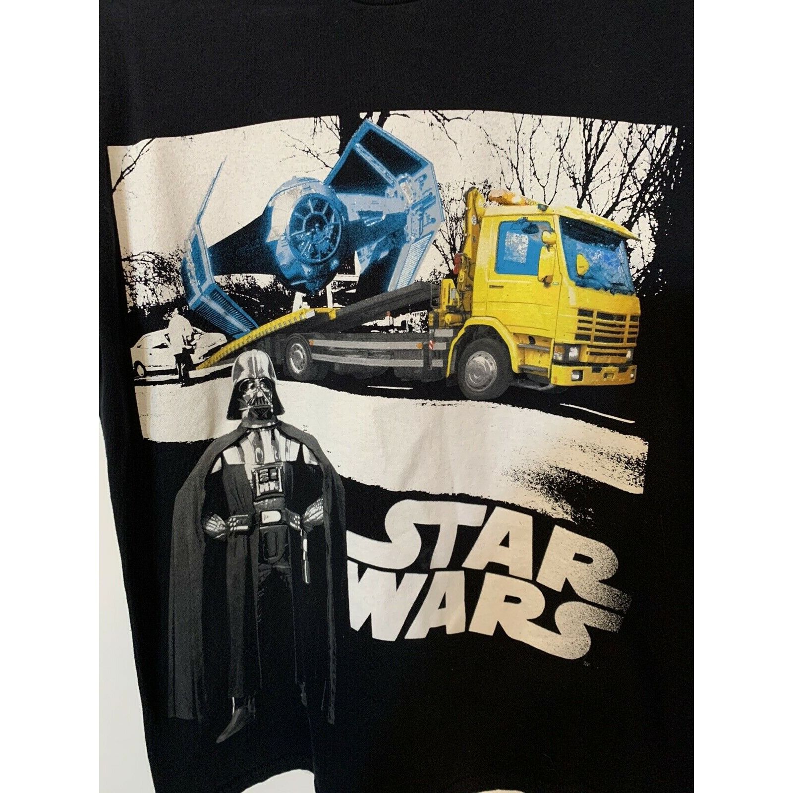 image of Star Wars Darth Vader Men’S Size M T Shirt Towing Darth’S Tie in Black, Men's